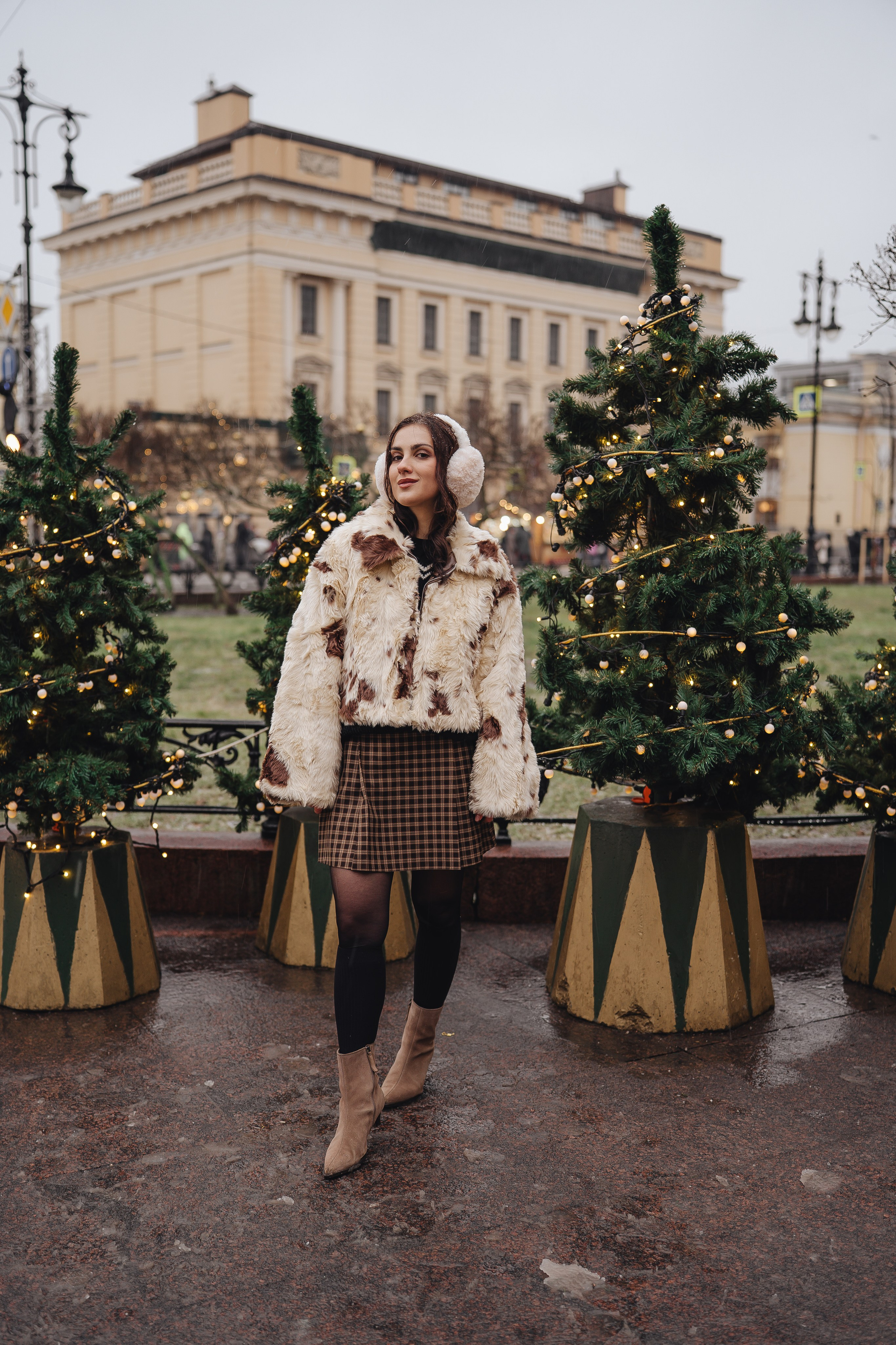 ПРОГУЛКА НА МАНЕЖНОЙ ПЛОЩАДИ ДЛЯ ДЕВУШКИ ПЕРЕД НОВЫМ ГОДОМ (НОВОГОДНЯЯ ФОТОСЕССИИЯ НА МАНЕЖНОЙ ПЛОЩАДИ). Профессиональный фотограф, Санкт-Петербург — Виктория Богомолова
