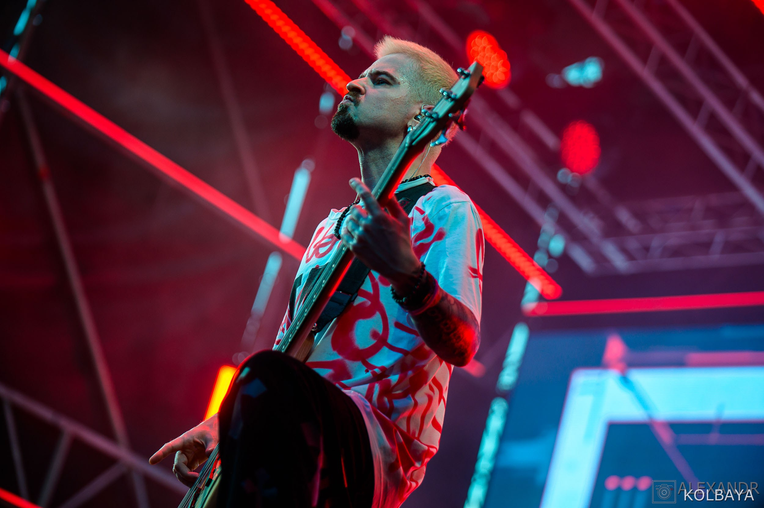Фоторепортаж с концерта группы СЛОТ на Red Summer 2025. Концертный и театральный репортажный фотограф в Москве Александр Колбая
