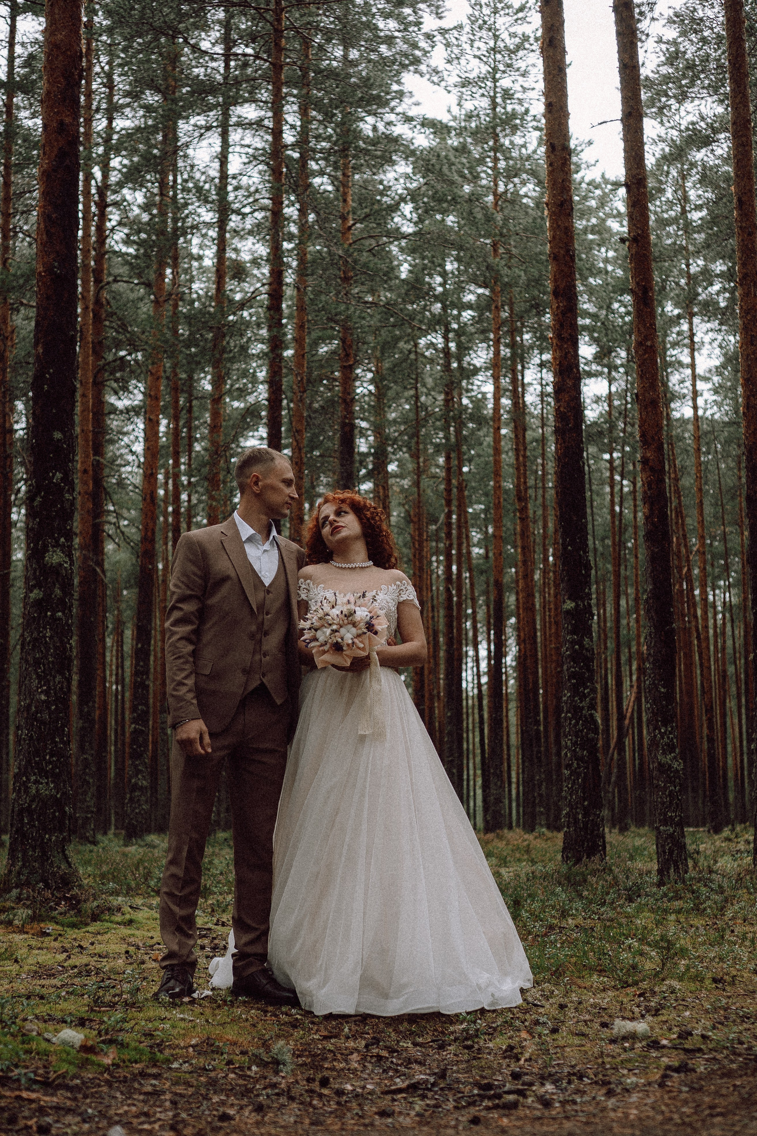 СВАДЕБНАЯ ФОТОСЕССИИЯ ПАРЫ В ГОРОДЕ ПРИОЗЕРСК В СОСНОВОМ ЛЕСУ И С ПИКАПОМ. Профессиональный фотограф, Санкт-Петербург — Виктория Богомолова