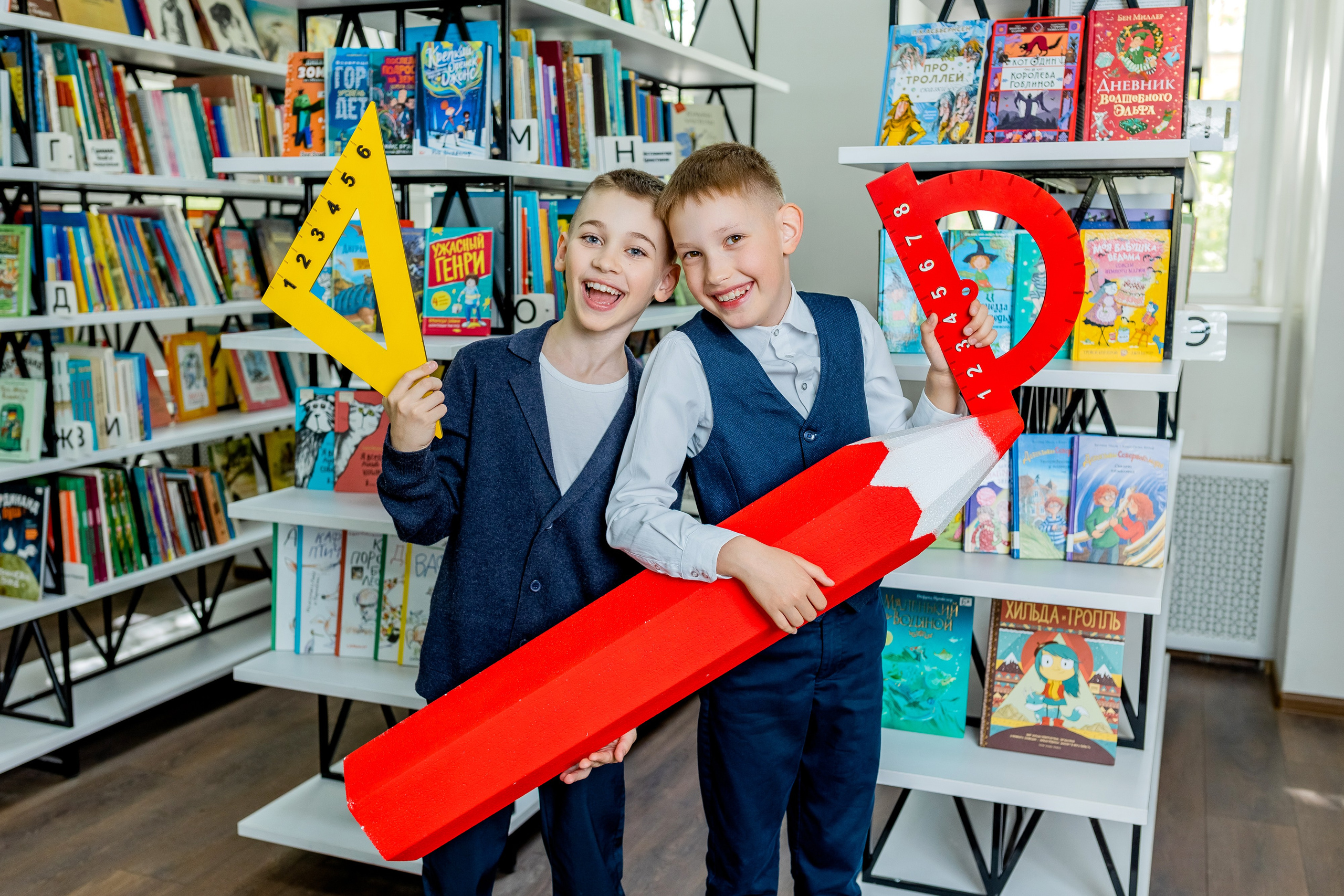 Весёлое фото школьников