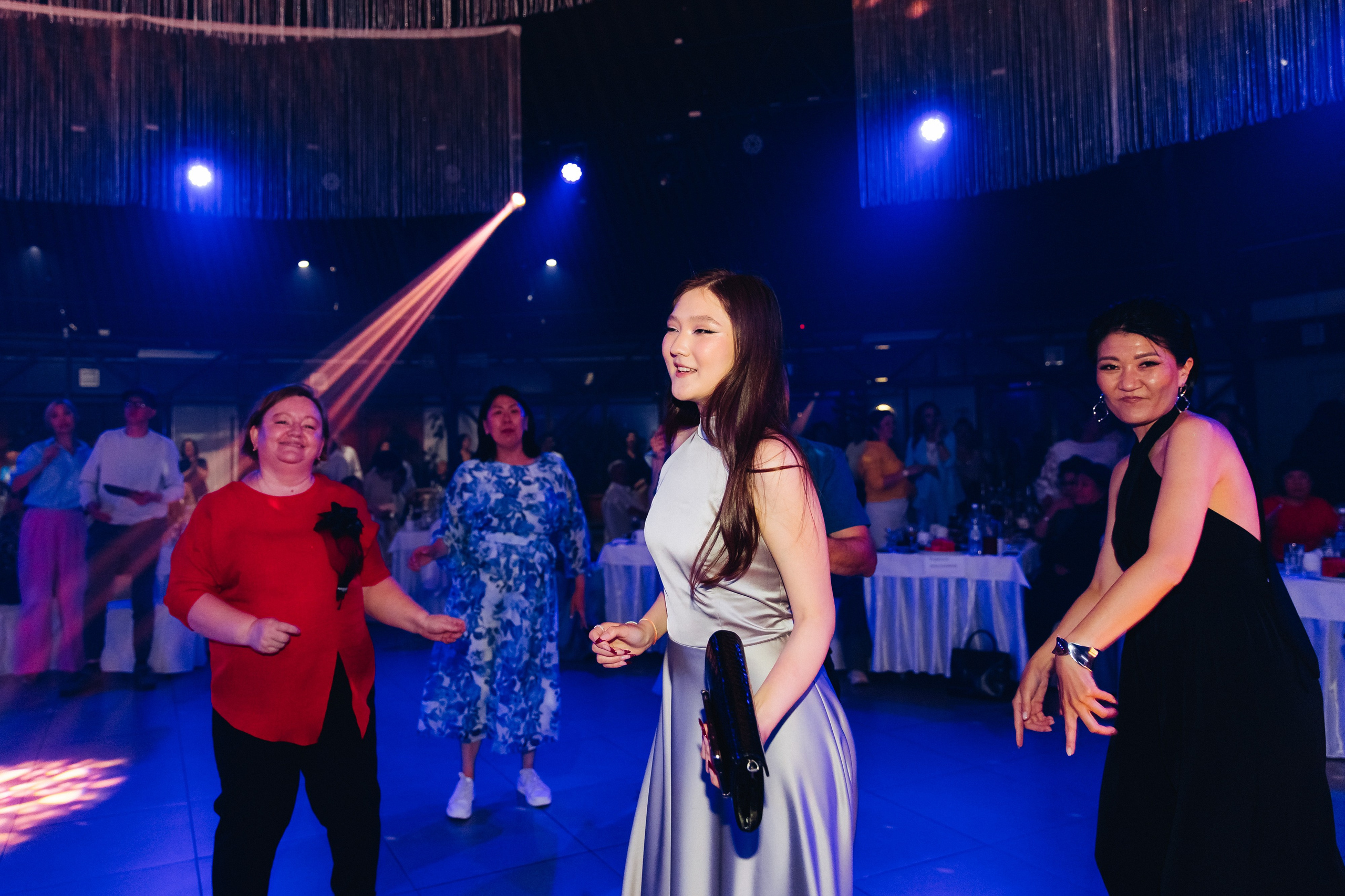 Выпускной вечер. 49 школа. Баран на корове. Свадебный и семейный фотограф в Улан-Удэ