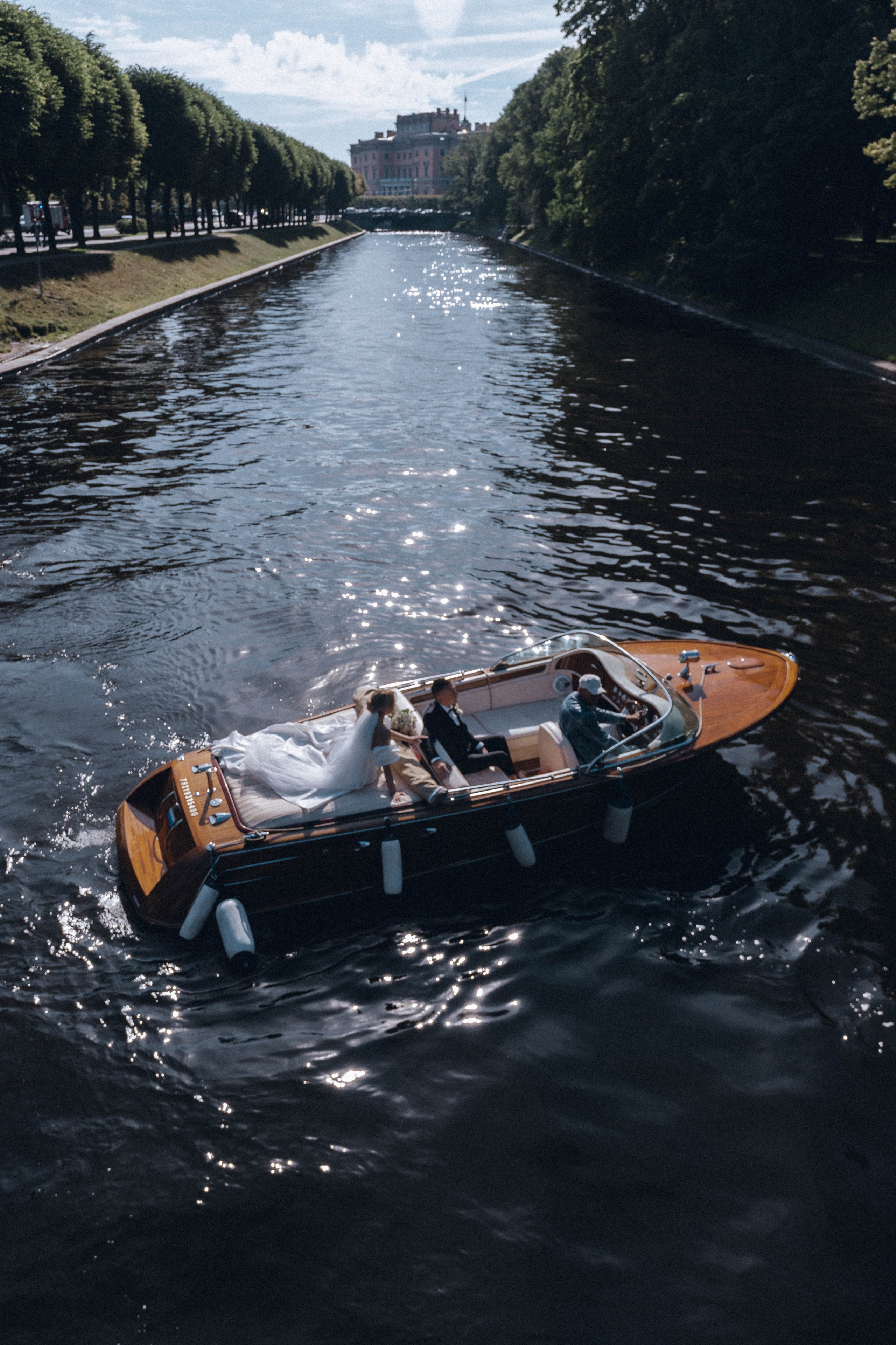 СВАДЕНБНАЯ СЬЕМКА НА КАТЕРЕ ПО КАНАЛАМ САНКТ-ПЕТЕРБУРГА И В АКВАТОРИИ НЕВЫ. Профессиональный фотограф, Санкт-Петербург — Виктория Богомолова