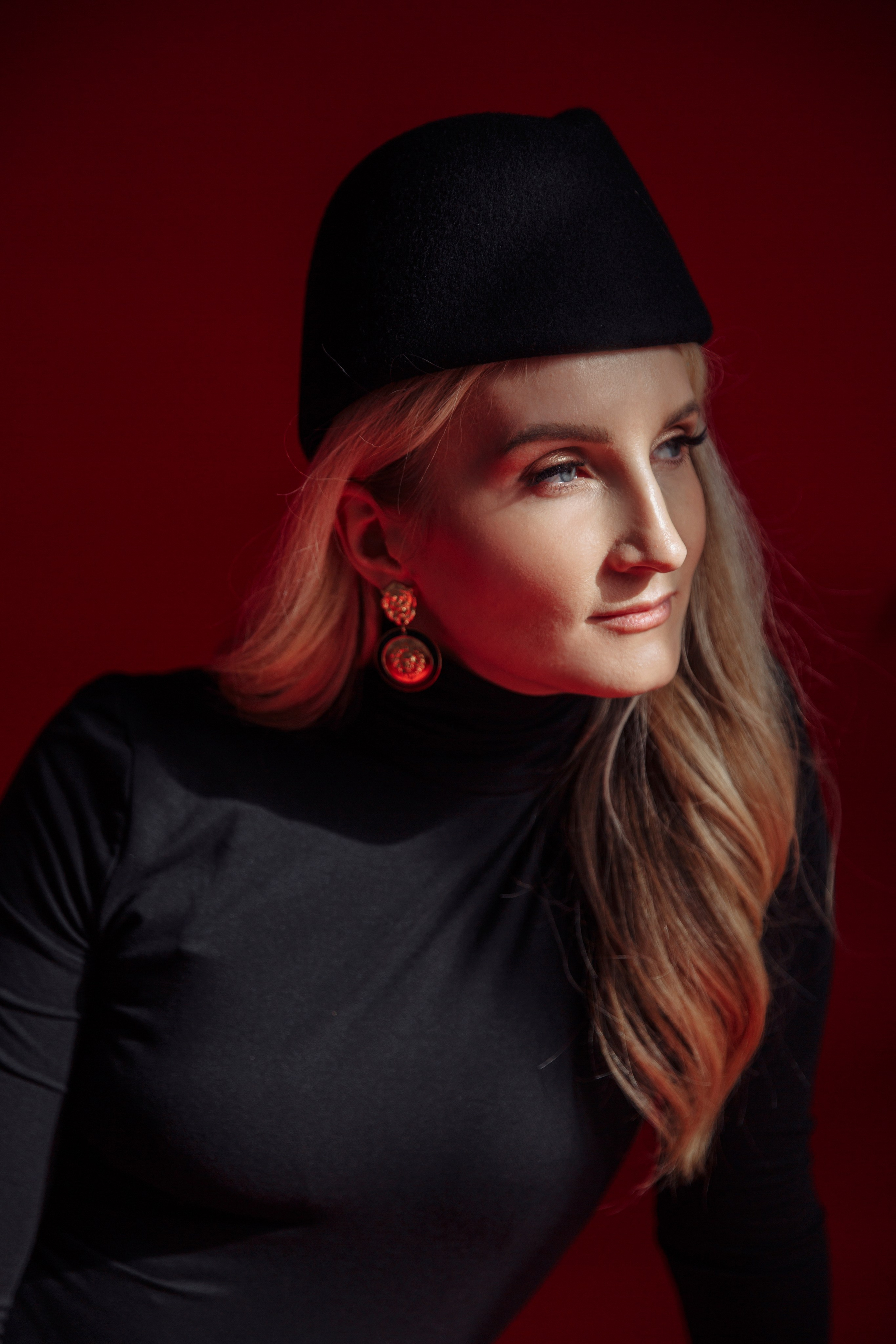 Екатерина. В красном цвете. Евгения Мусатова — женский фотограф. Работаю в республике Удмуртия. Выезжаю на съемки в другие города