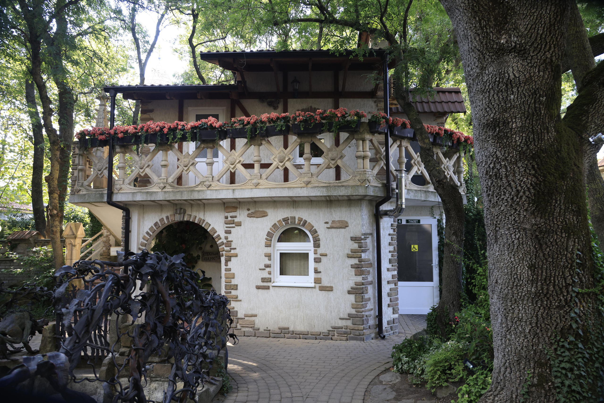 Старый парк. Кабардинка. 2023. Фотохудожник BID