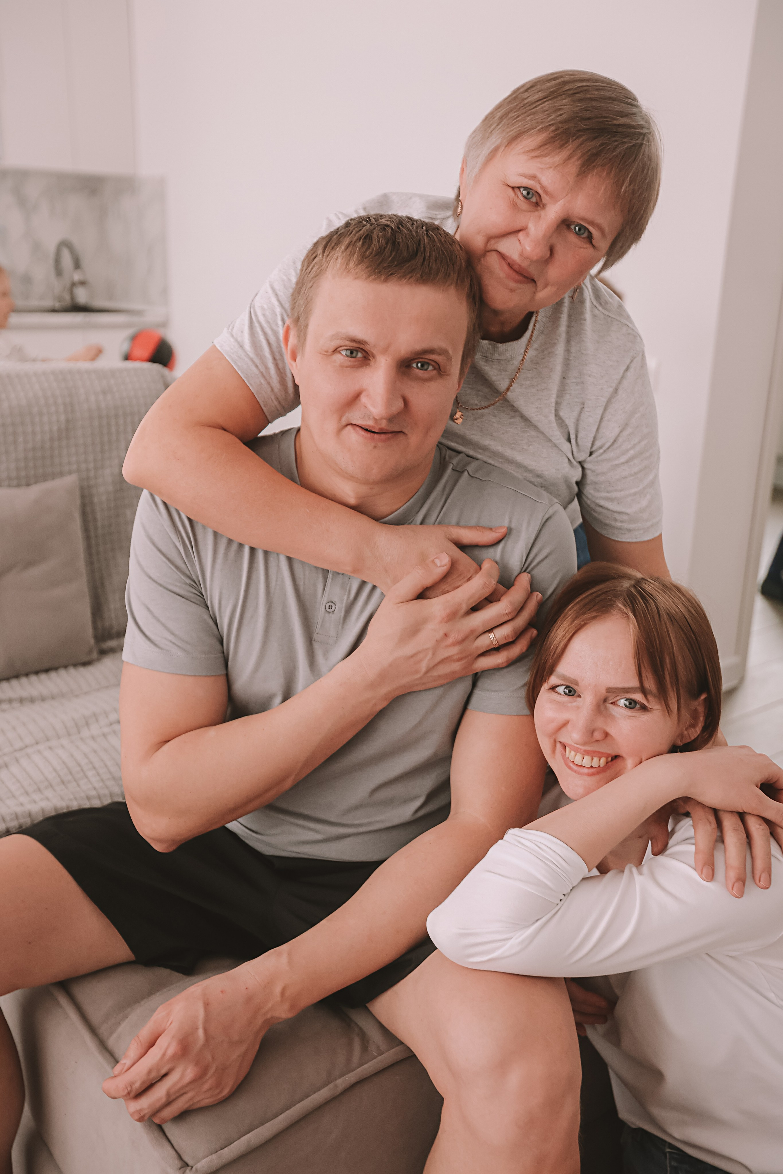 Семейная в домике (репортаж). Семейный фотограф Тюмень, фотограф на роды Салмина Мария