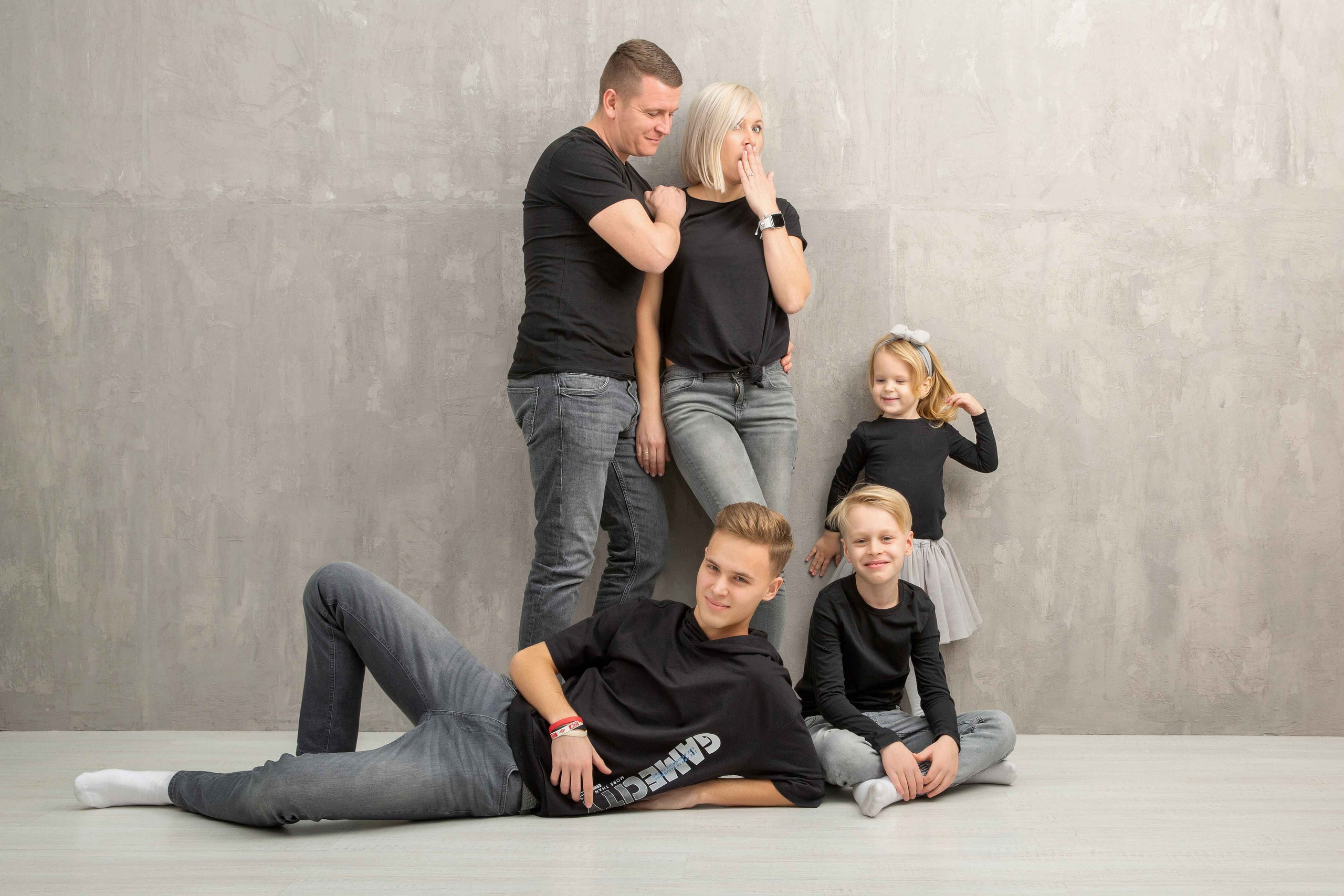 Семья Юлии. Семейная фотосессия. Фотостудия Алматы. Семейная и детская фотостудия Family studio.Фотограф Алматы