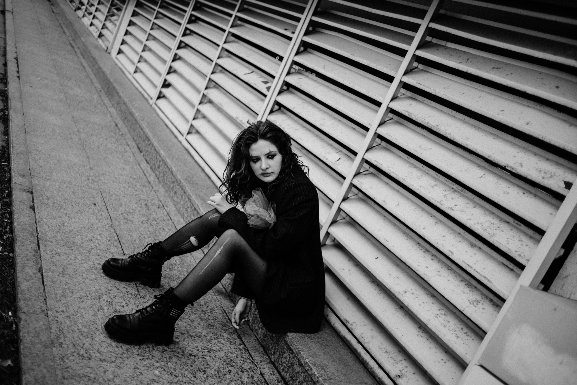 Эстетика заброшенных мест и закоулков Тюмени, мужской и женский портрет.