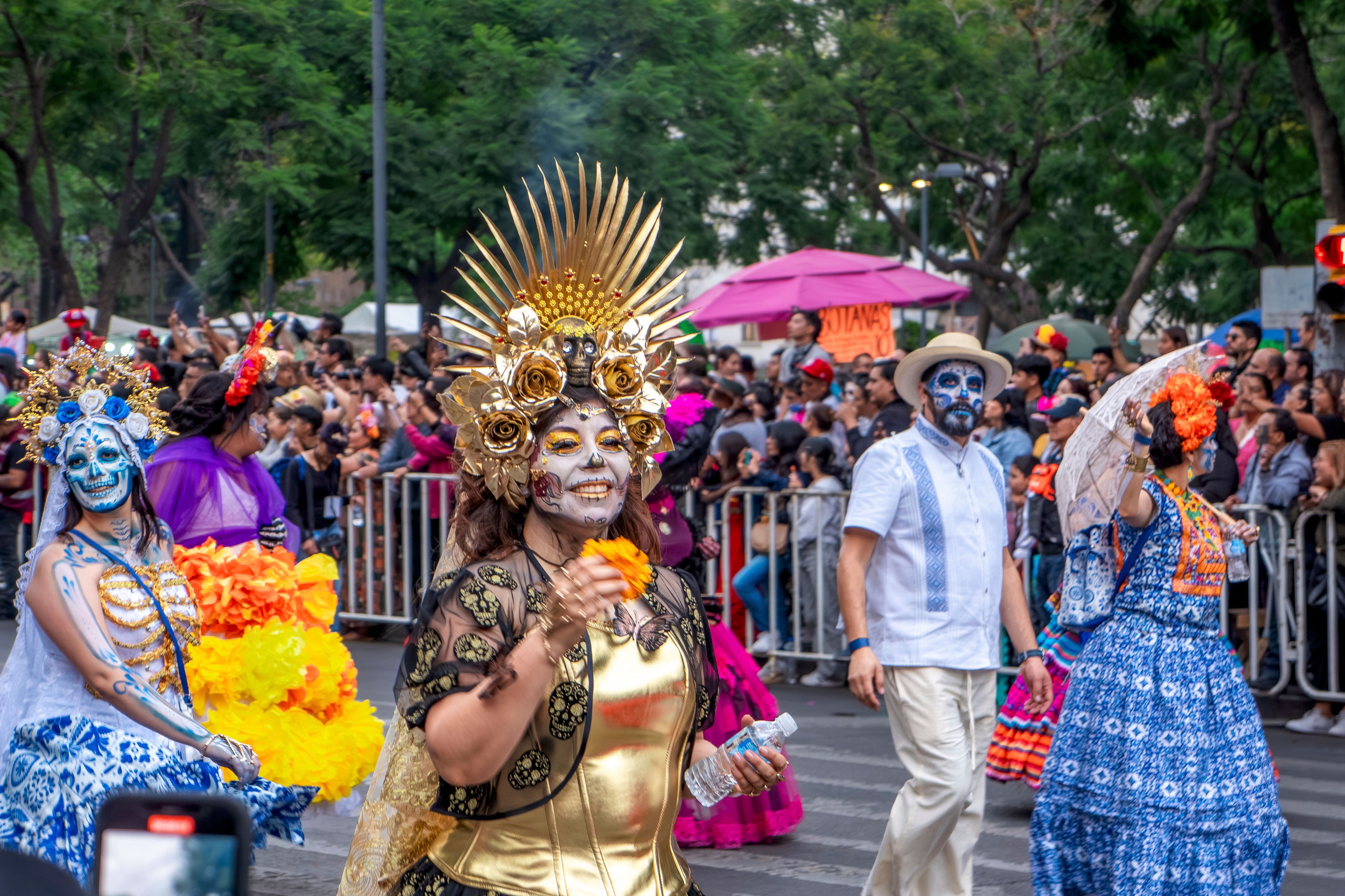 Day of the Dead. Ofrenda & Parade. CDMX Photography | Alex Klenin| Portrait & Event Photographer
