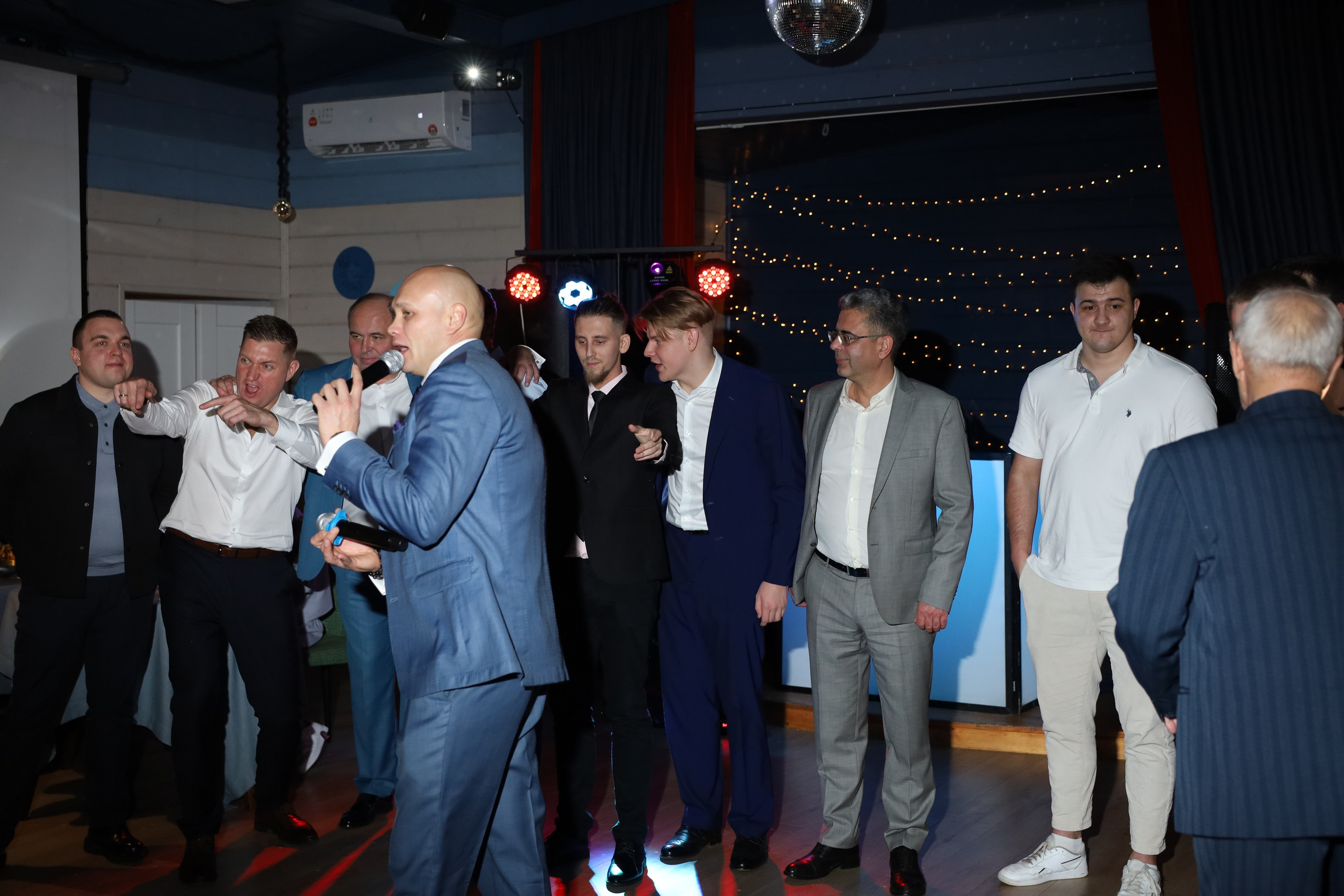 𝒜𝓇𝓉𝑒𝓂 & 𝐿𝓎𝓊𝓈𝓎𝒶 (𝓇𝑒𝓈𝓉𝒶𝓊𝓇𝒶𝓃𝓉). 𝑀𝑜𝓈𝒸𝑜𝓌. Свадебный фотограф в Санкт-Петербурге