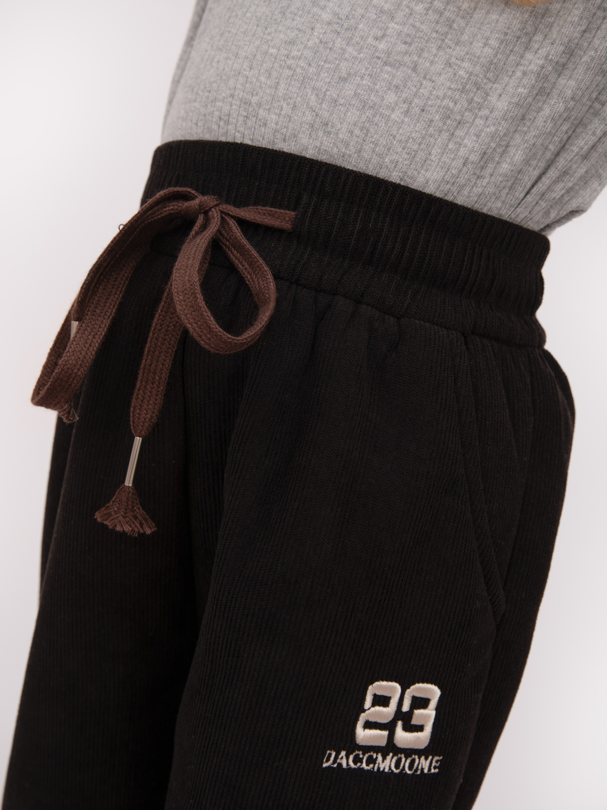 Детские брюки. Фотостудия предметной и модельной съёмки для маркетплейсов