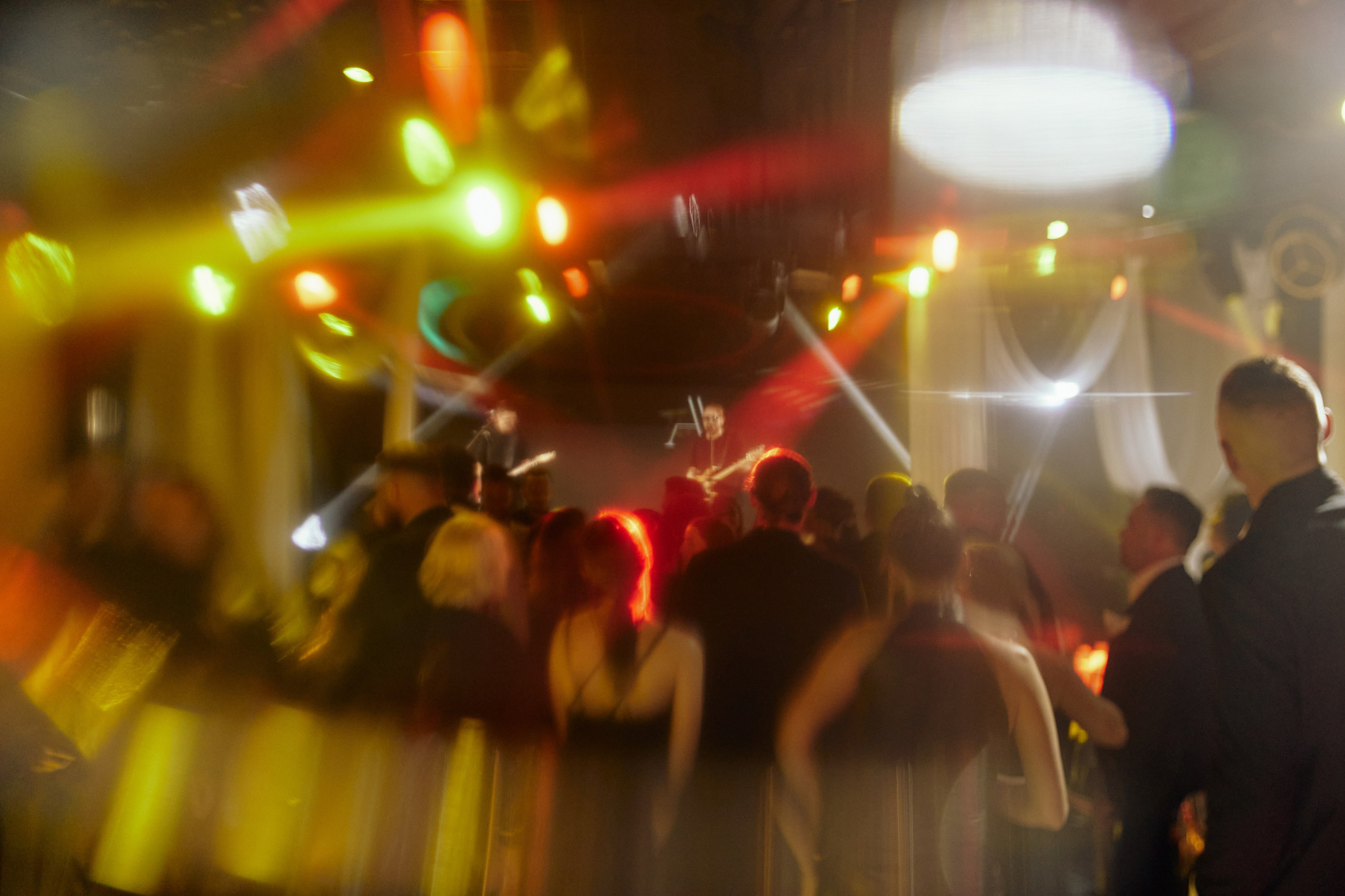 A MIRROR IS ONLY A HEART. Дмитрий Мазуркевич: Профессиональный Репортажный Фотограф