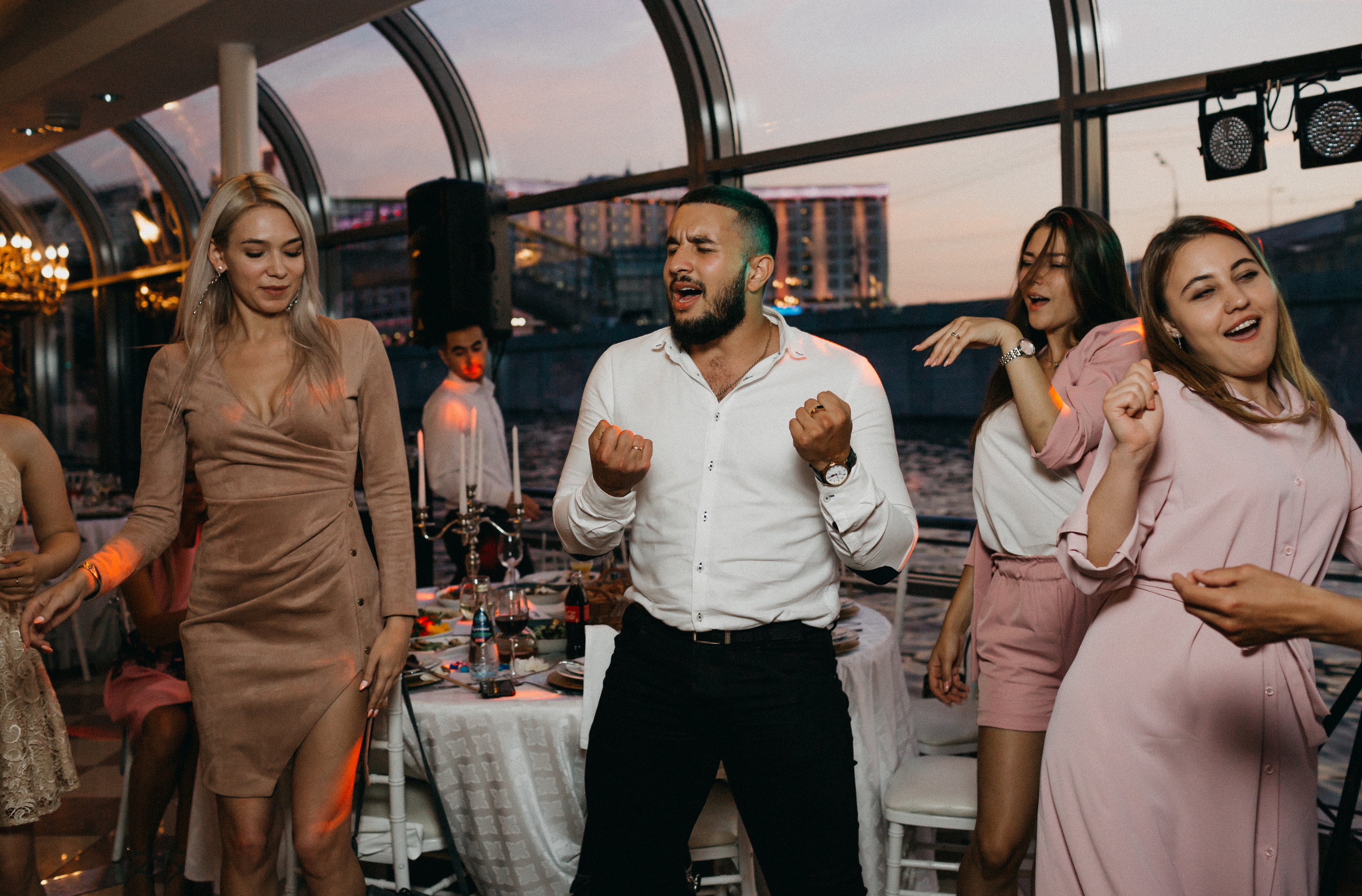 Георгий и Софья. Ведущий на свадьбу в Москве Зубков Алексей