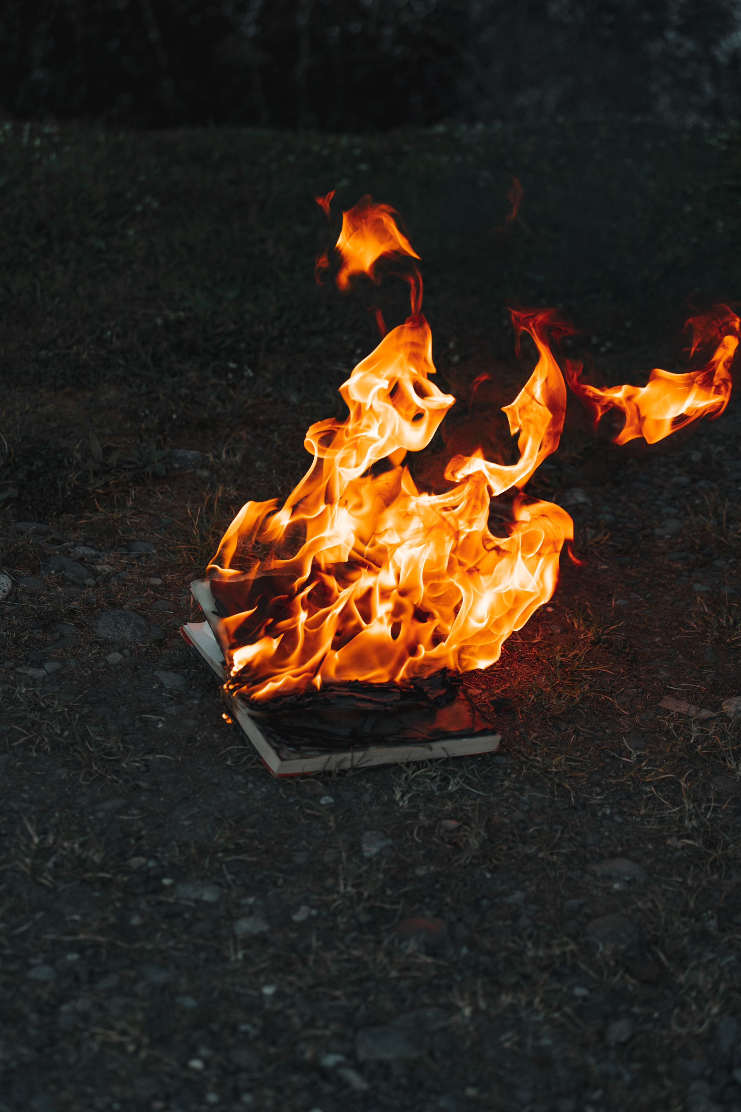 With fire. Photographer in Saint-Petersburg and Moscow Max Spector