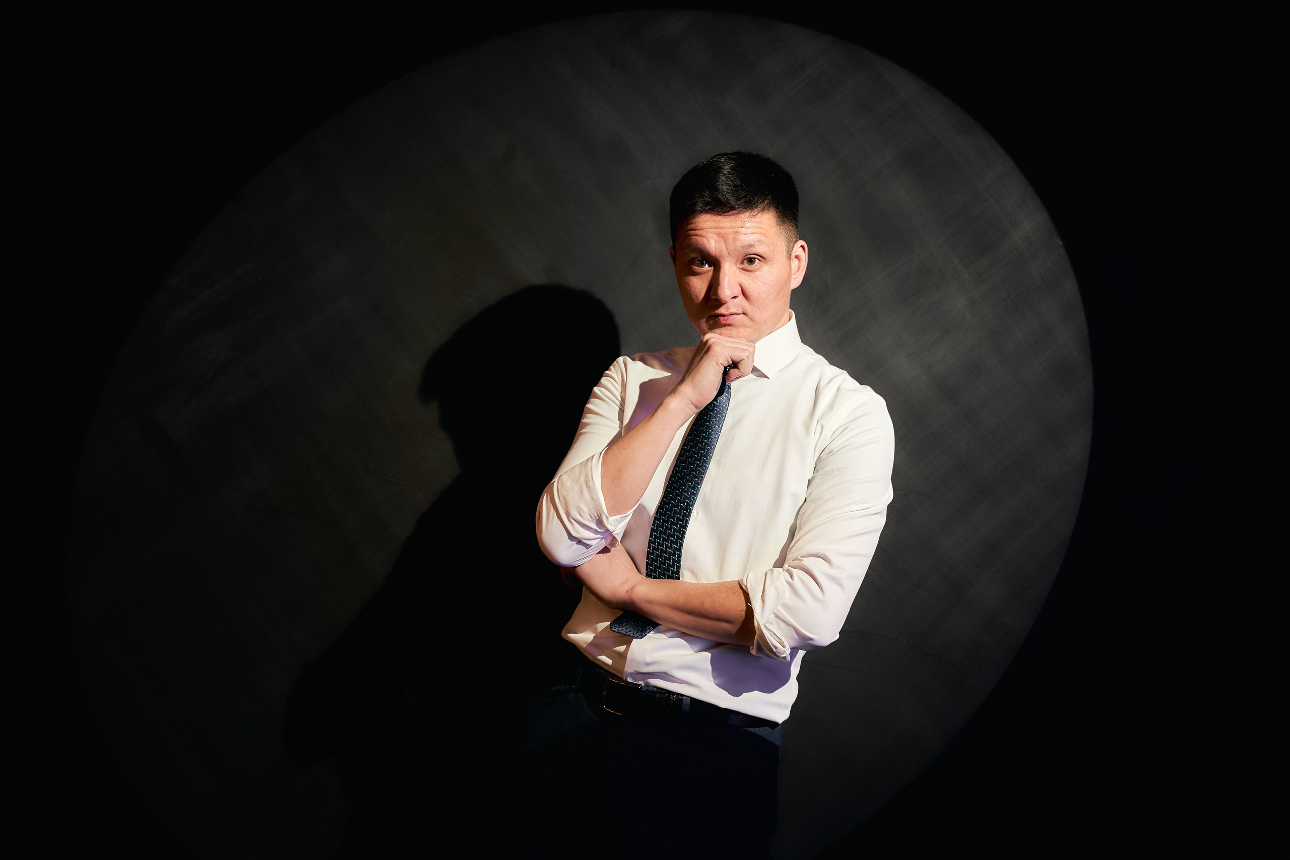 Дамир в студии. Фотограф в Уральске Александр Хохлачёв | HOHLACHEV.COM