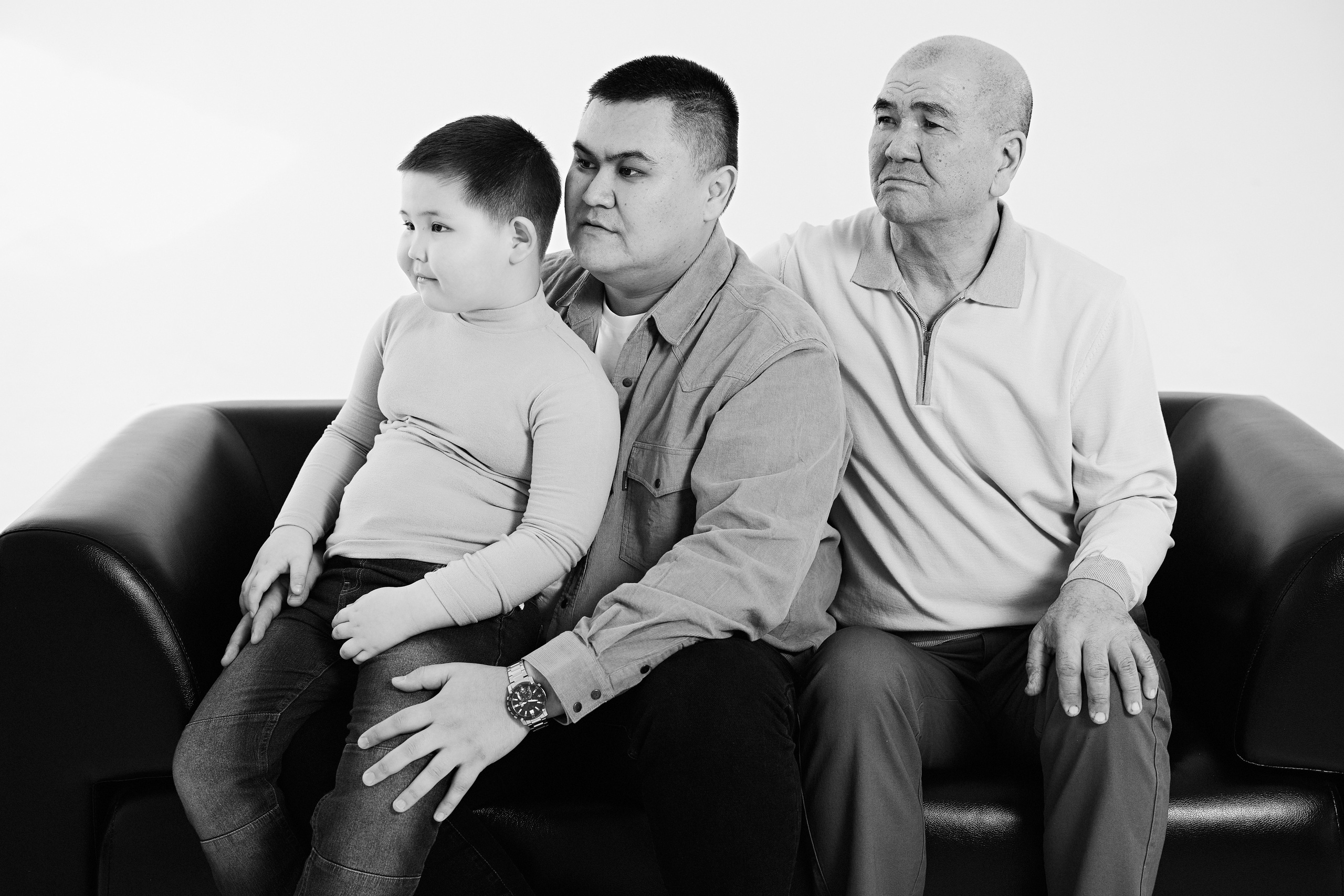 Шолпан и её семья в студии. Фотограф в Уральске Александр Хохлачёв | HOHLACHEV.COM