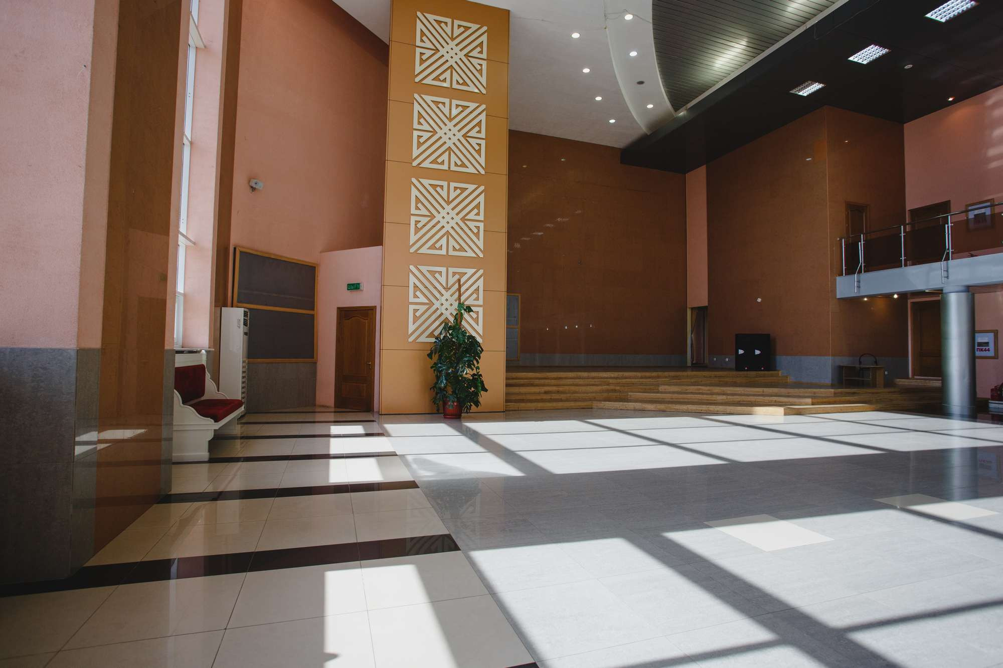 Казахский Драматический Театр. Фотограф в Уральске Александр Хохлачёв | HOHLACHEV.COM