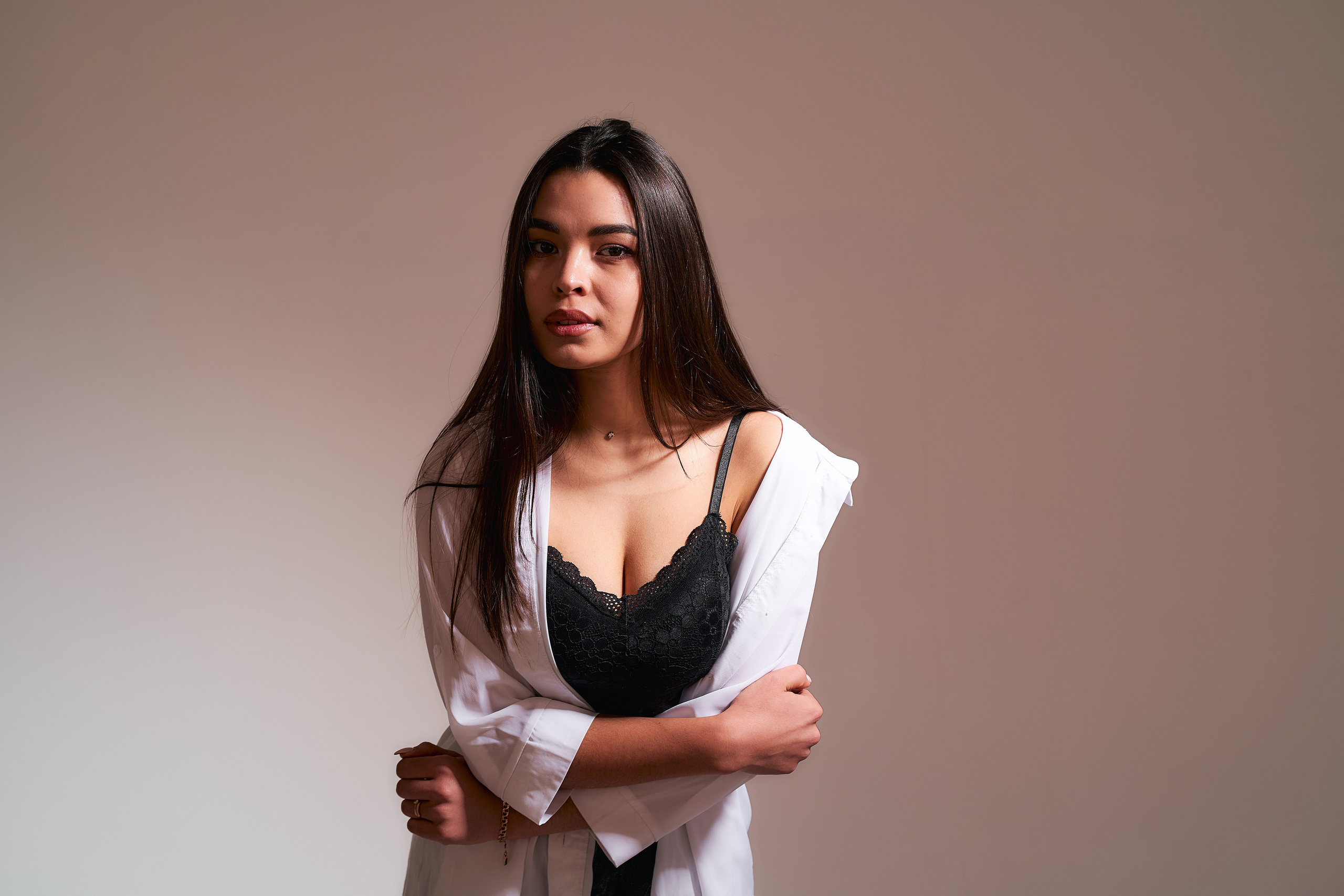 Кристина в студии. Фотограф в Уральске Александр Хохлачёв | HOHLACHEV.COM