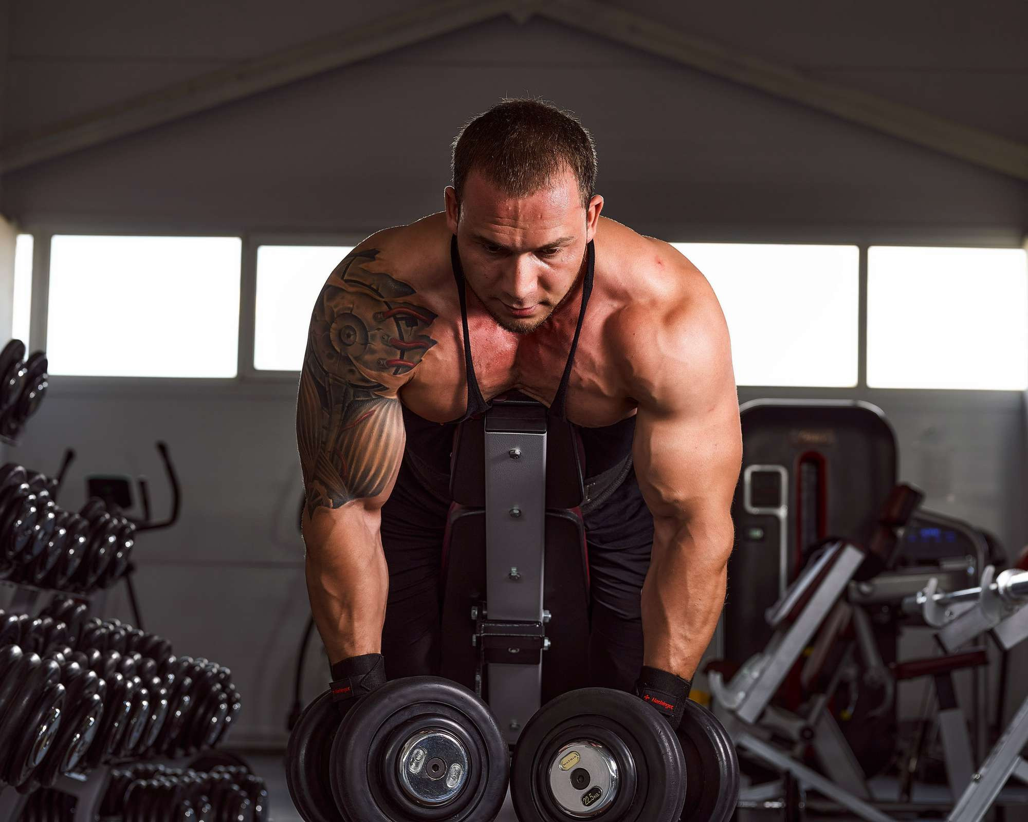 Ибрагим в тренажёрном зале. Фотограф Александр Хохлачёв | HOHLACHEV.COM