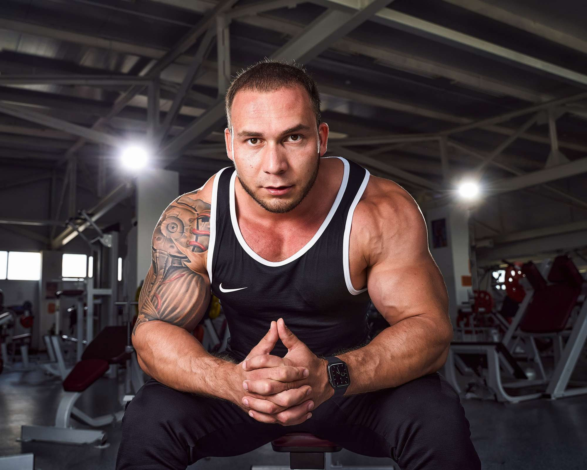 Ибрагим в тренажёрном зале. Фотограф Александр Хохлачёв | HOHLACHEV.COM