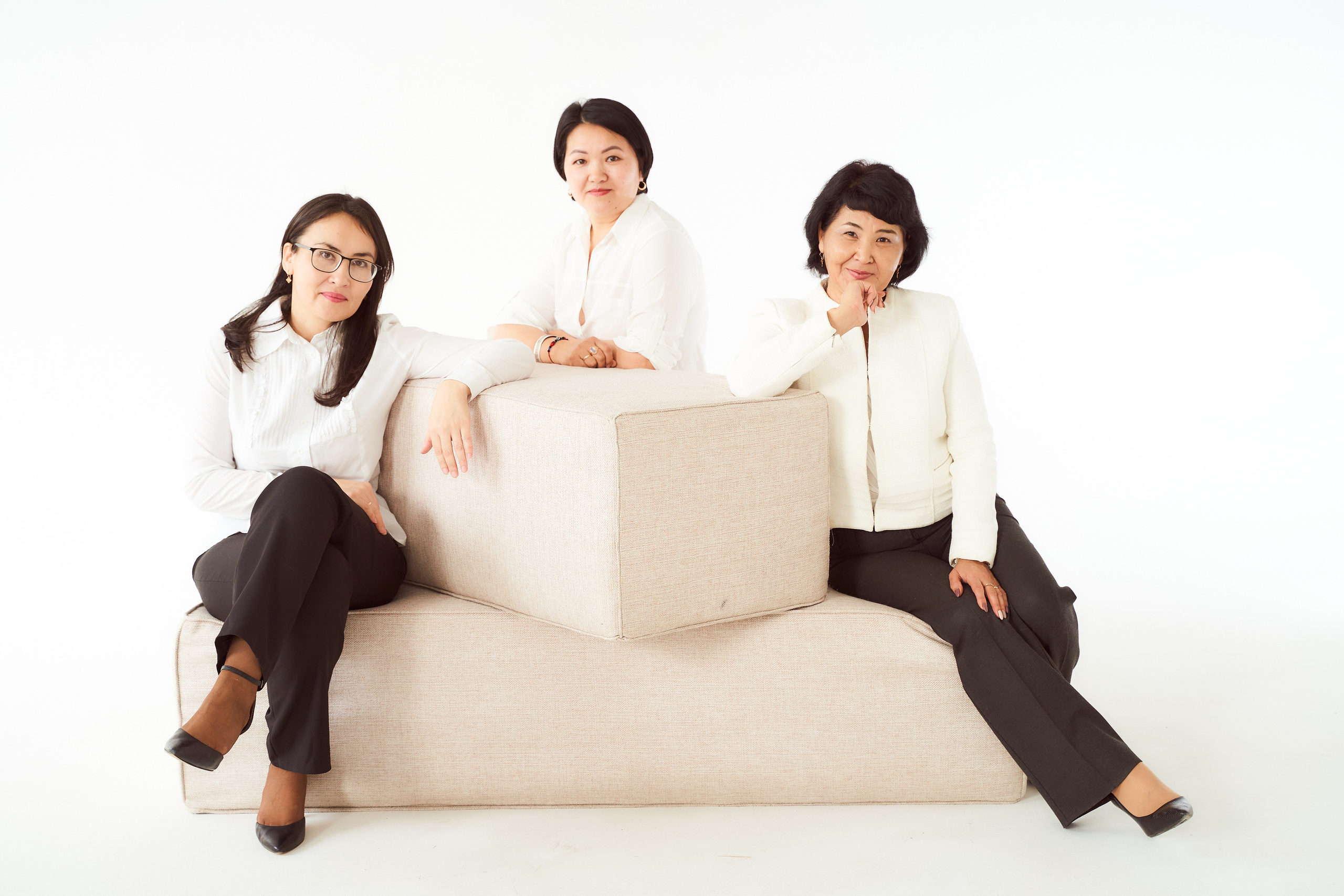 Библиотекари в студии. Фотограф в Уральске Александр Хохлачёв | HOHLACHEV.COM