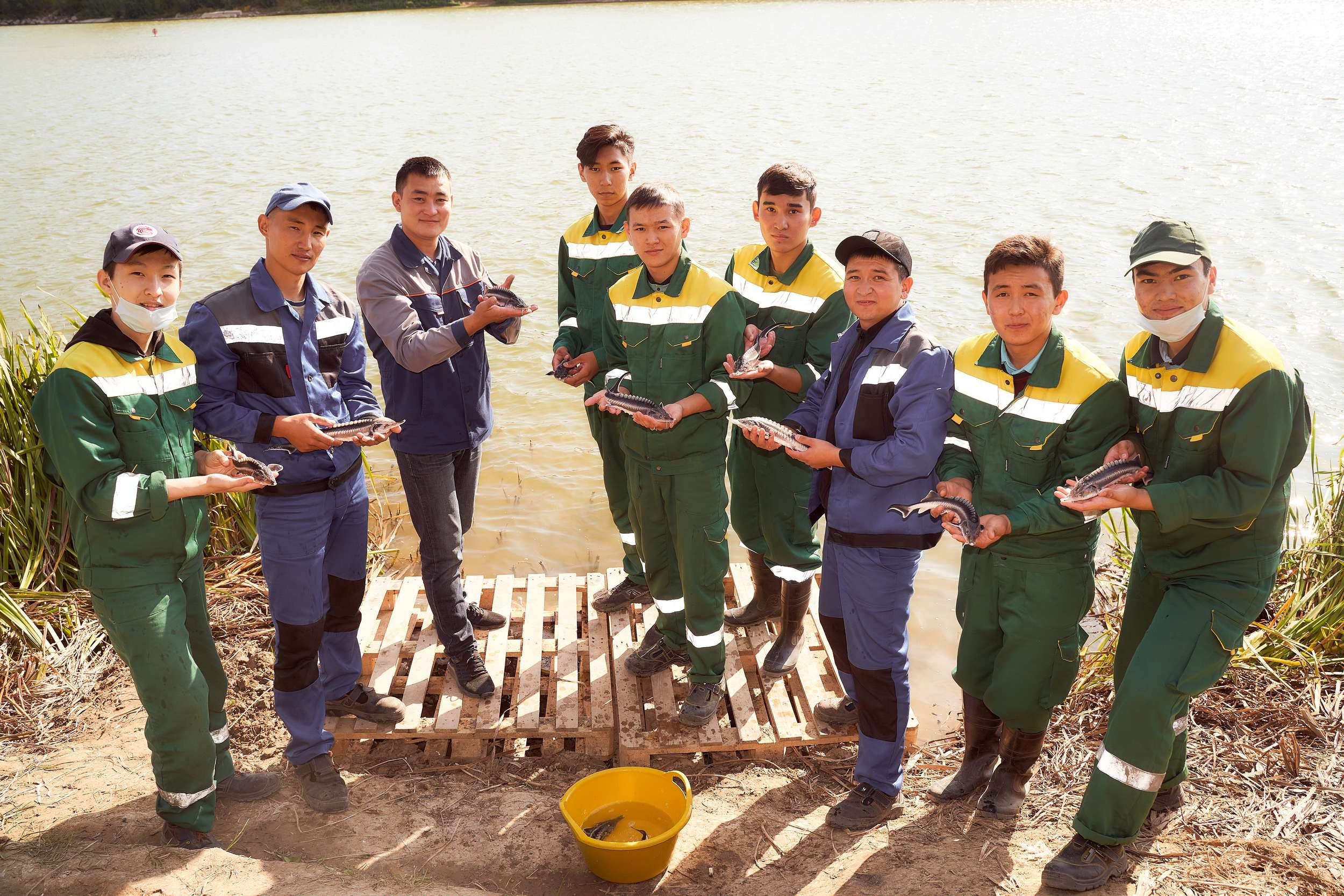 Спуск в Урал мальков осетра. Фотограф в Уральске Александр Хохлачёв | HOHLACHEV.COM