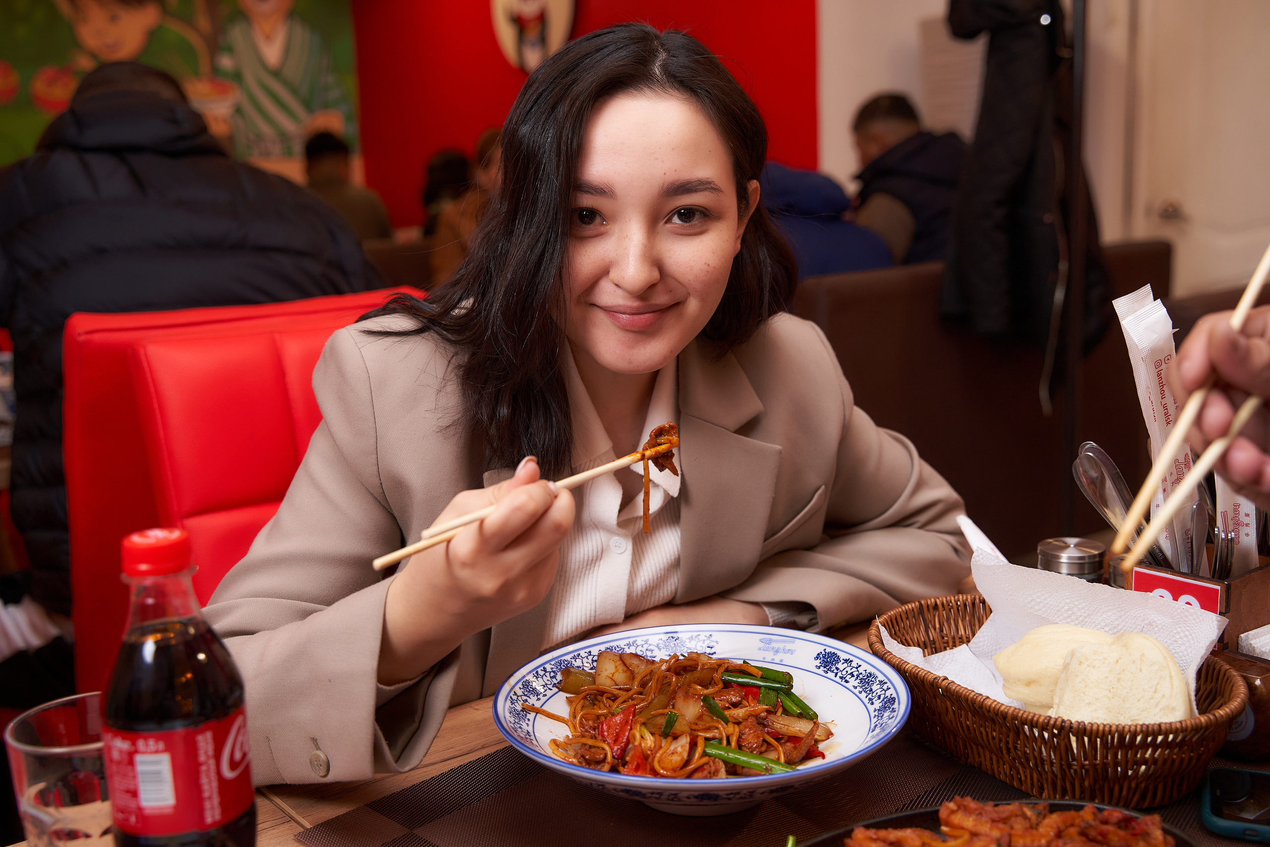 Открытие Lanzhou — кафе востойной кухни. Фотограф в Уральске Александр Хохлачёв | HOHLACHEV.COM