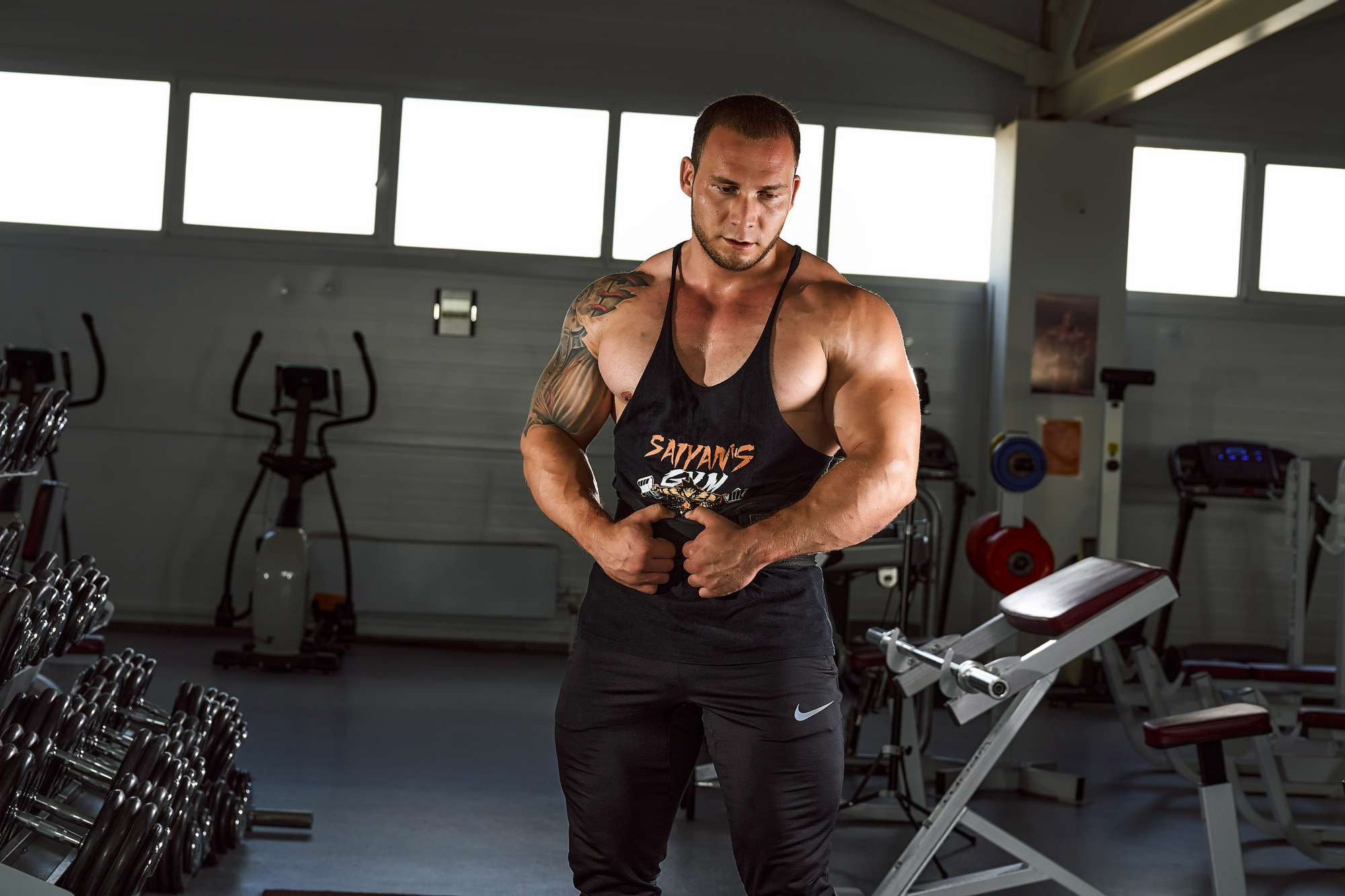 Ибрагим в тренажёрном зале. Фотограф Александр Хохлачёв | HOHLACHEV.COM