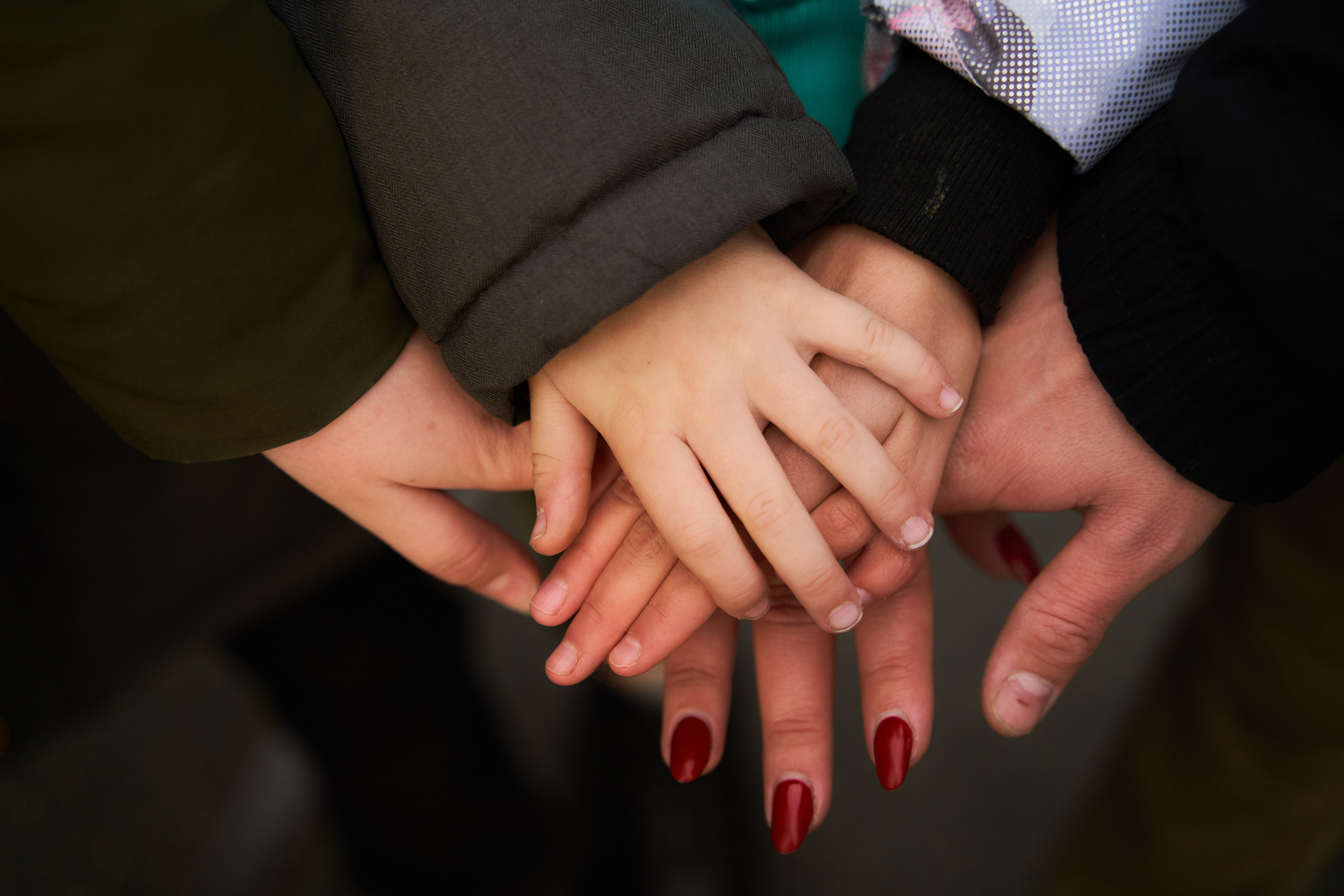 Елизавета и её большая семья на природе. Фотограф в Уральске Александр Хохлачёв | HOHLACHEV.COM