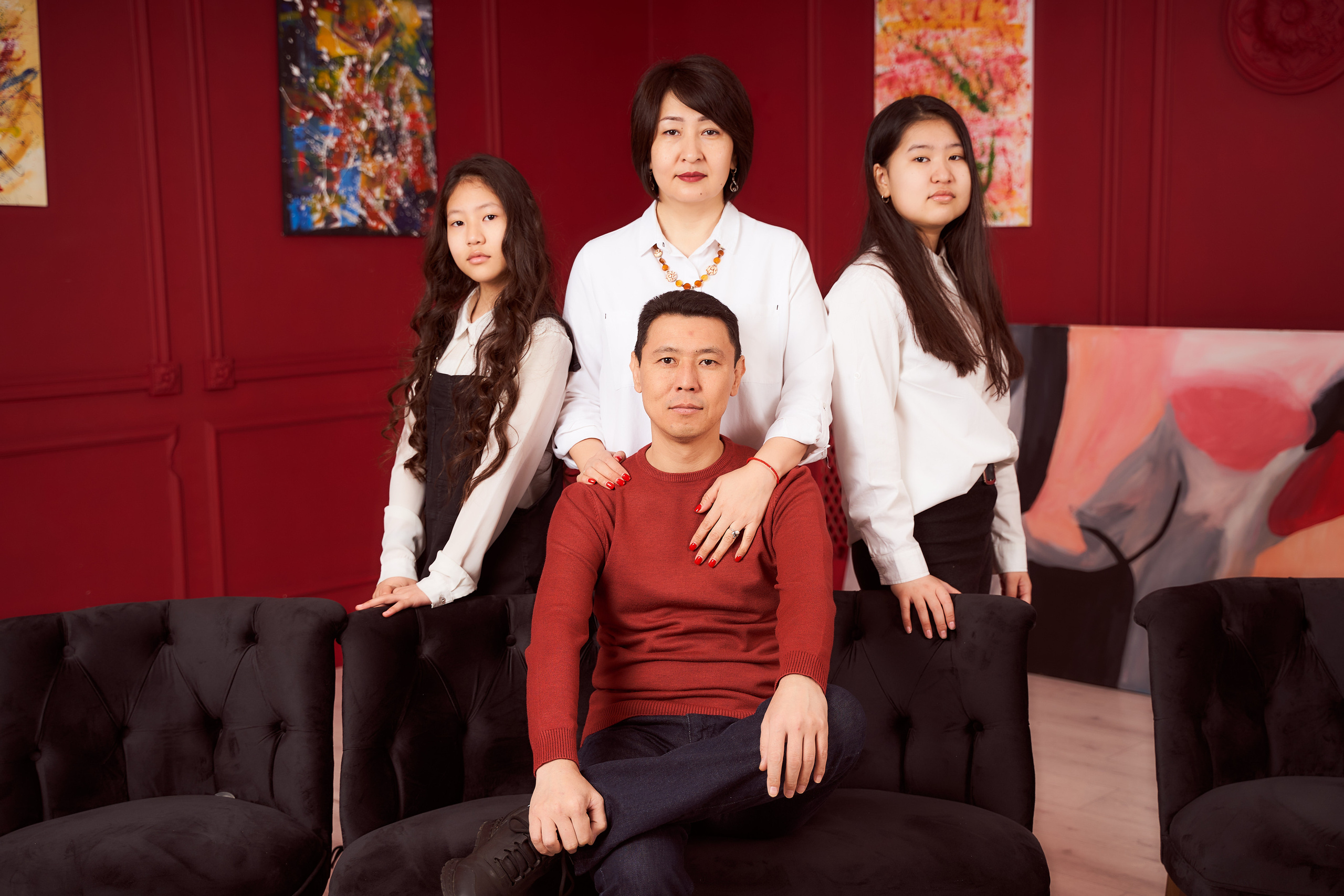 Нурслу и её семья. Фотограф в Уральске Александр Хохлачёв | HOHLACHEV.COM