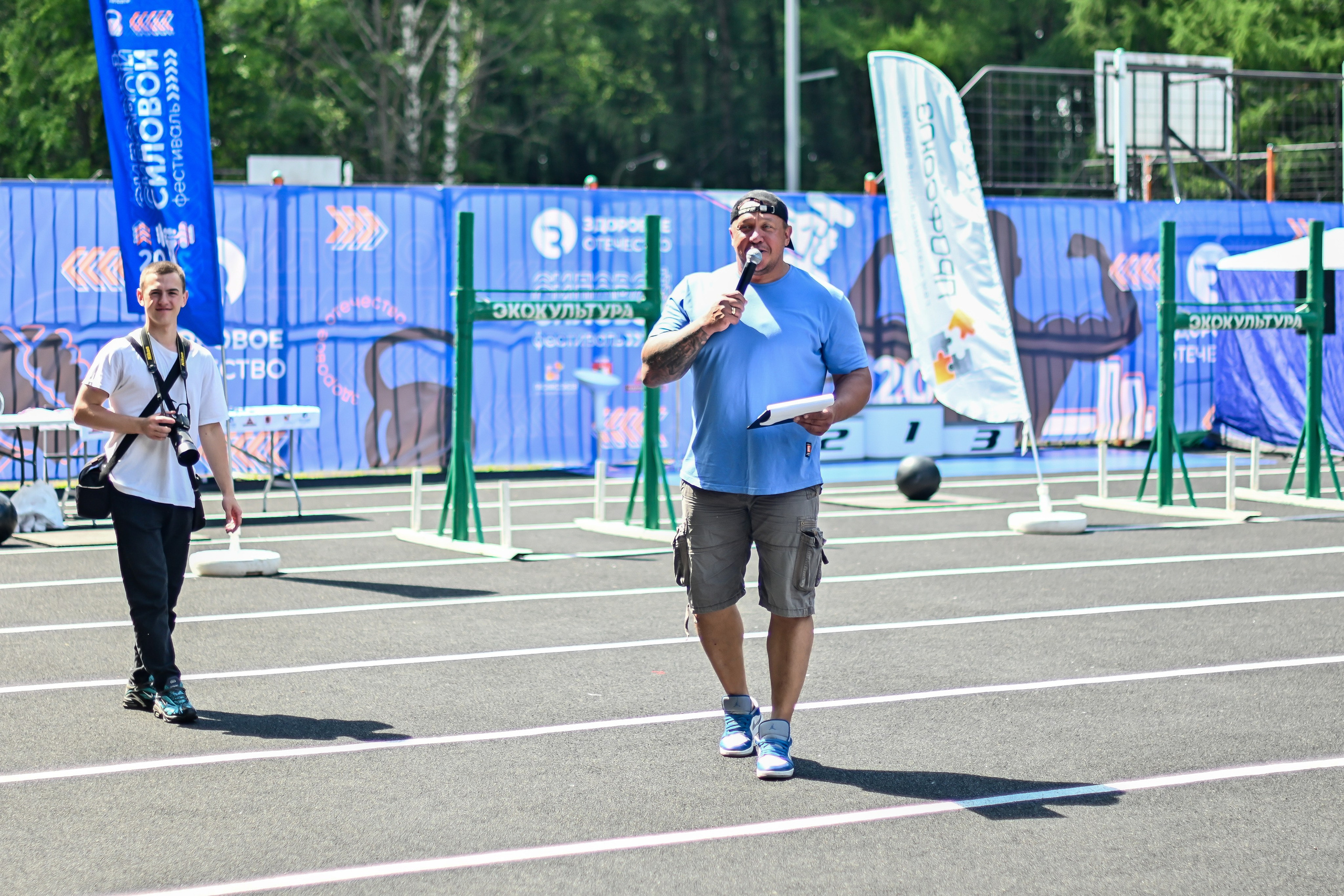 СТРОНГ. Фотограф для бизнесконтента, репортажей и семейного альбома в Москве