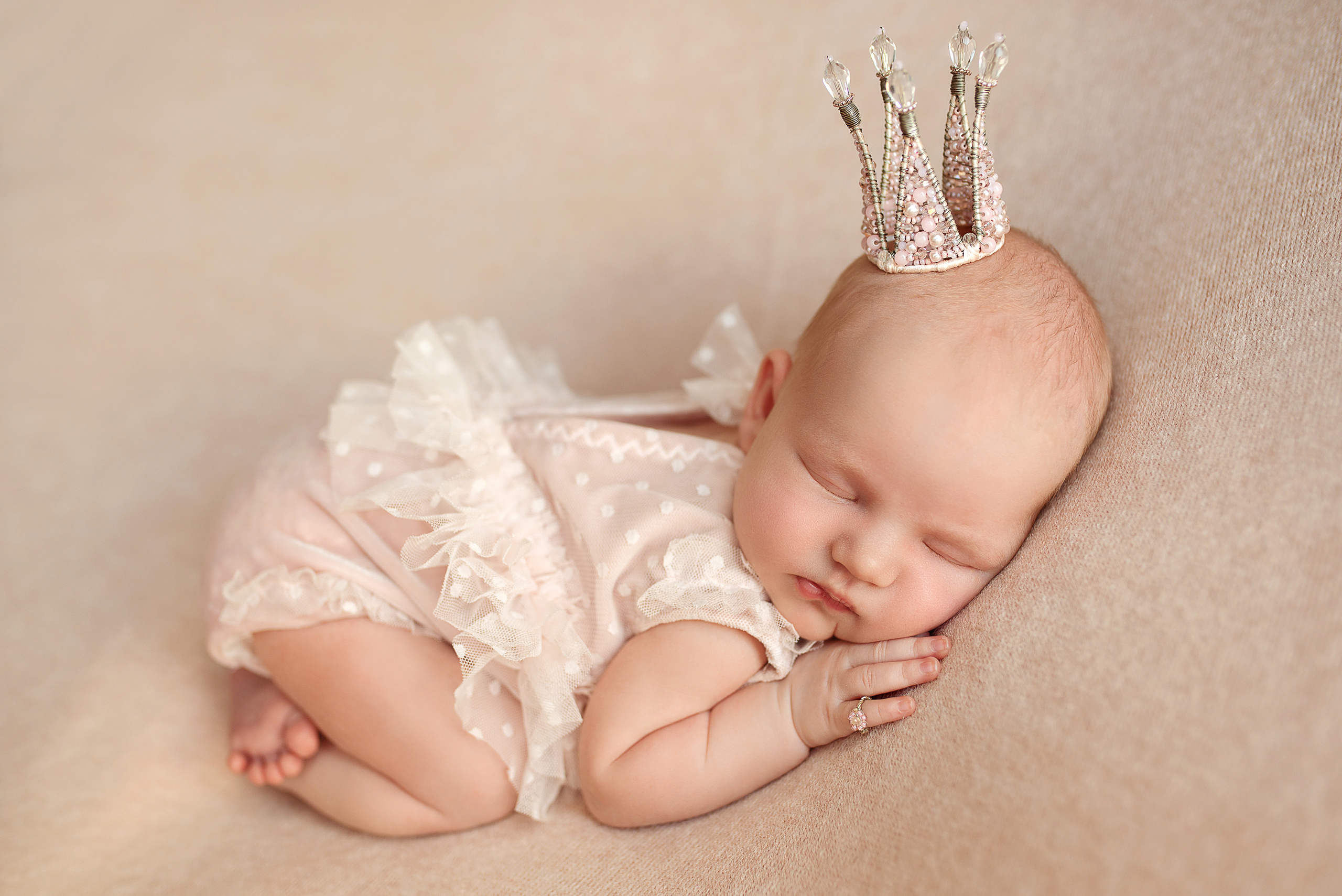 Новорожденные девочки. Фотограф новорожденных и детей до года в Челябинске Иванова Елена