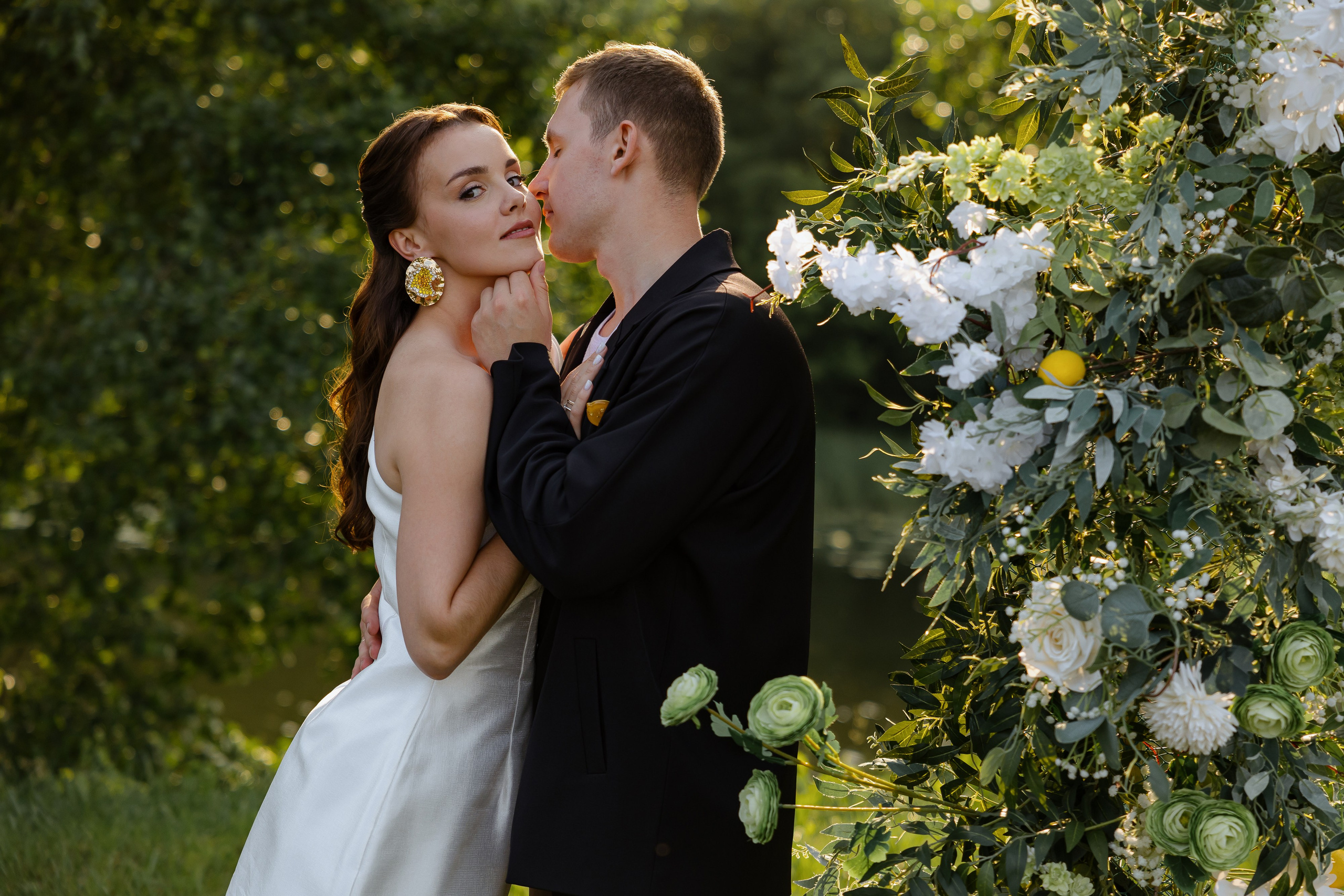 Июньская свадьба на берегу реки. Фотограф Сергей Ртищев в Москве и РФ