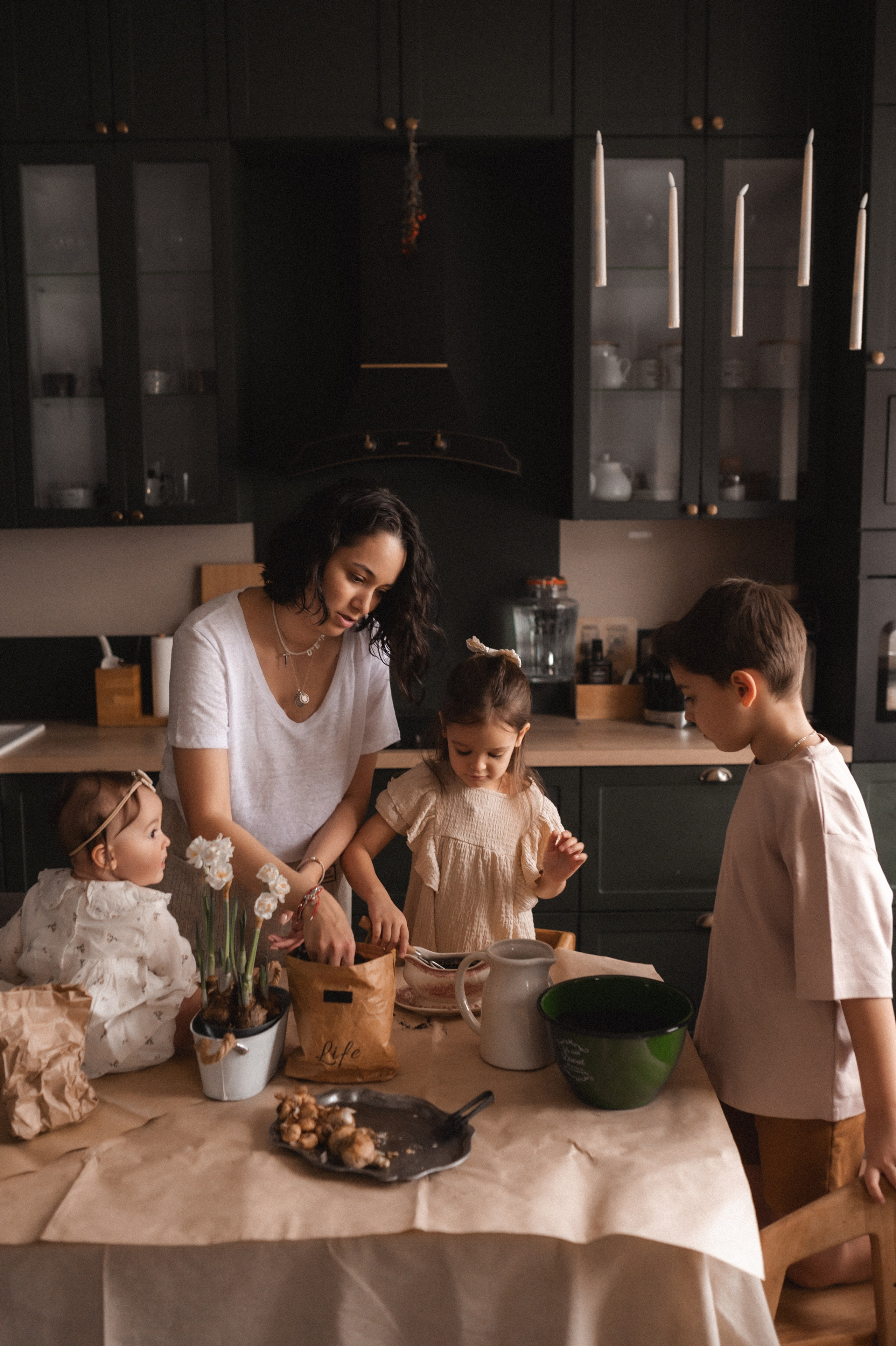 Полина, Дима, Мия и Эмма дома. Семейный и свадебный lifestyle-фотограф в Москве Мария Петрова