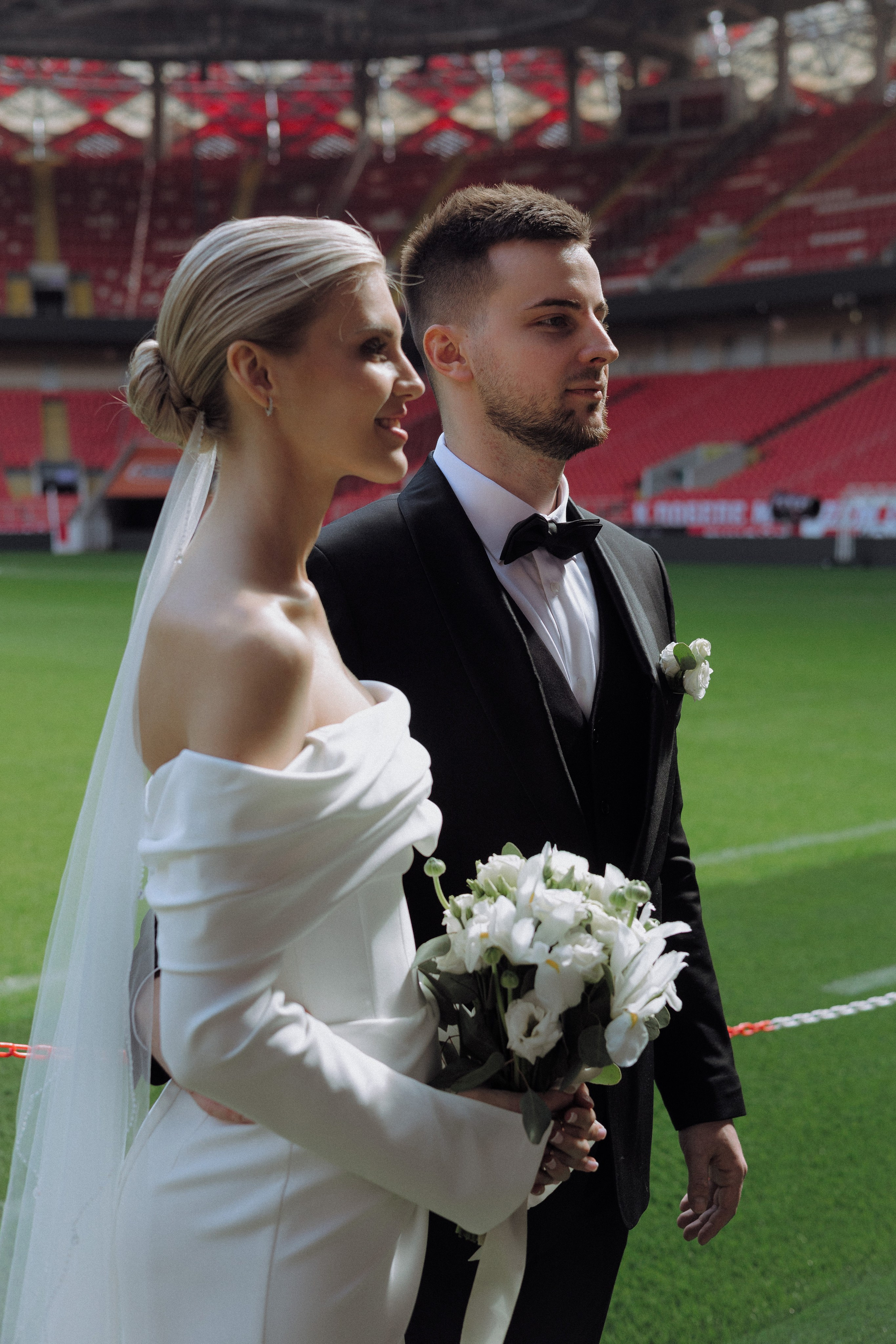 Свадебная фотосессия на стадионе Спартак. Свадебный фотограф в Москве. свадебная фотосессия Москва. Фотограф в Москве Валерия Рожкова