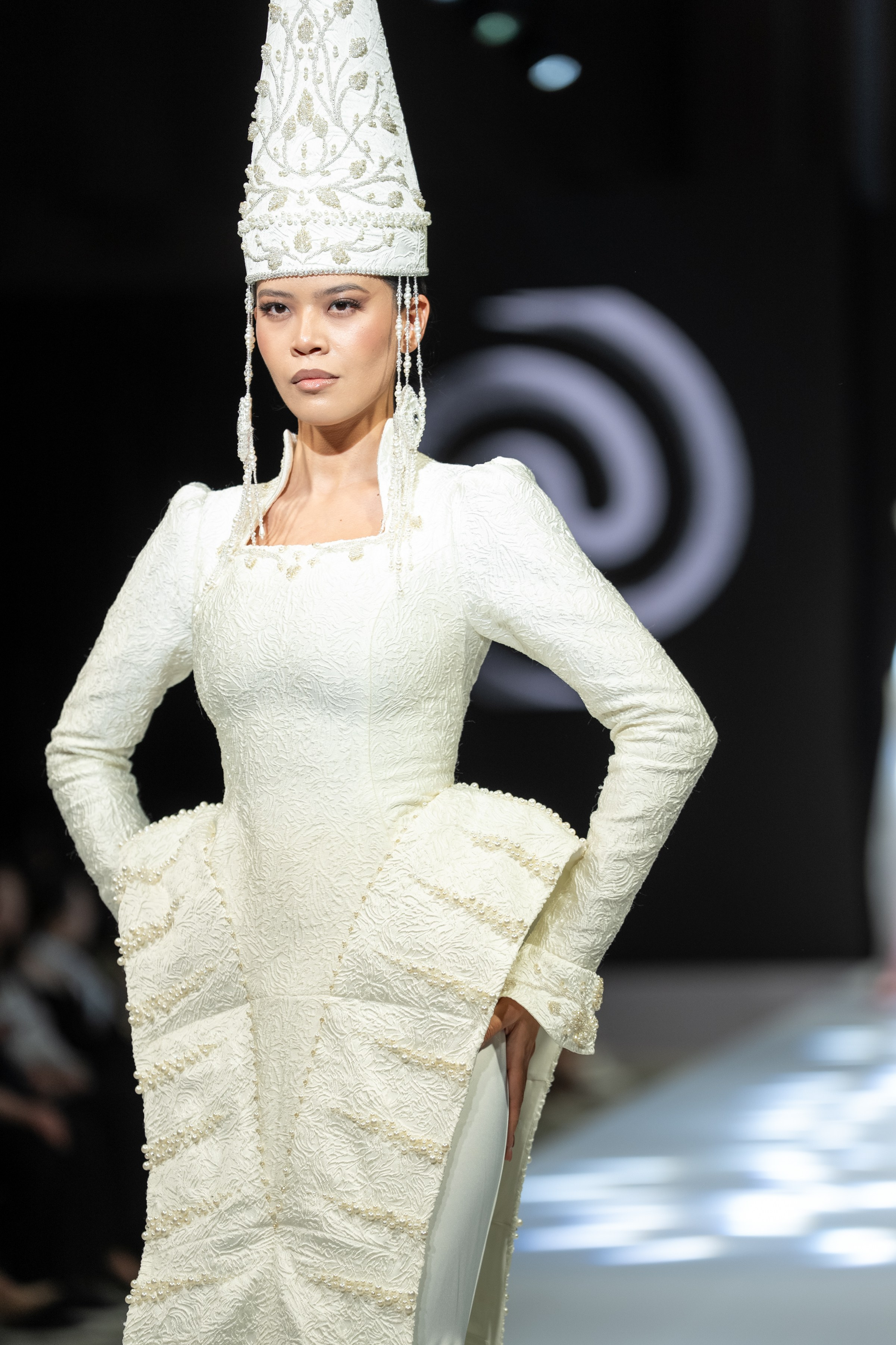 EURASIAN FASHION WEEK Innes. Сайт Алматинского НЮ АРТ, будуар и фэшн фотографа Дениса Карпенко