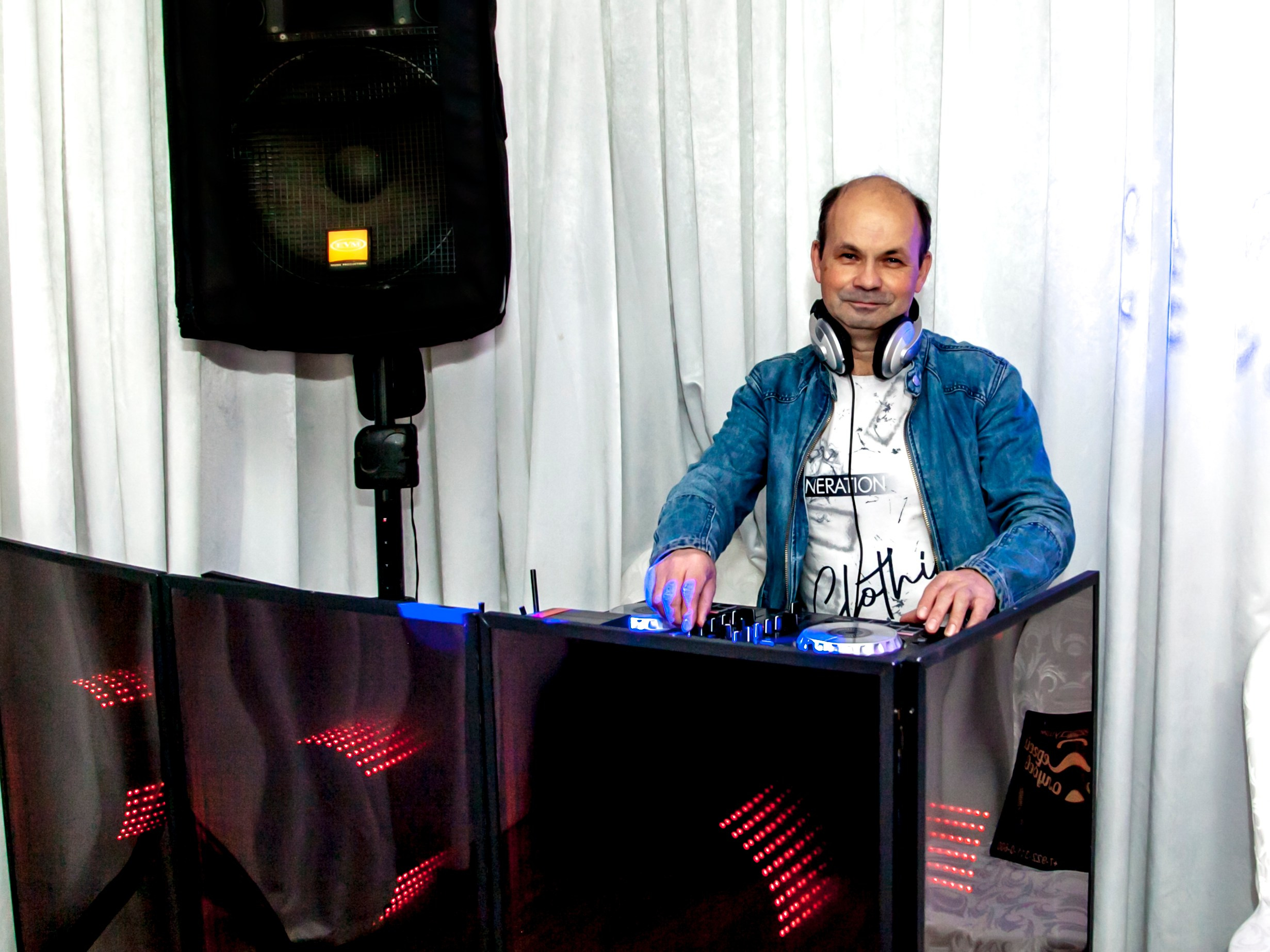 Звукооператор Алексей Михалко. Ведущий, Тамада, DJ, фото в Перми. Хорошее настроение