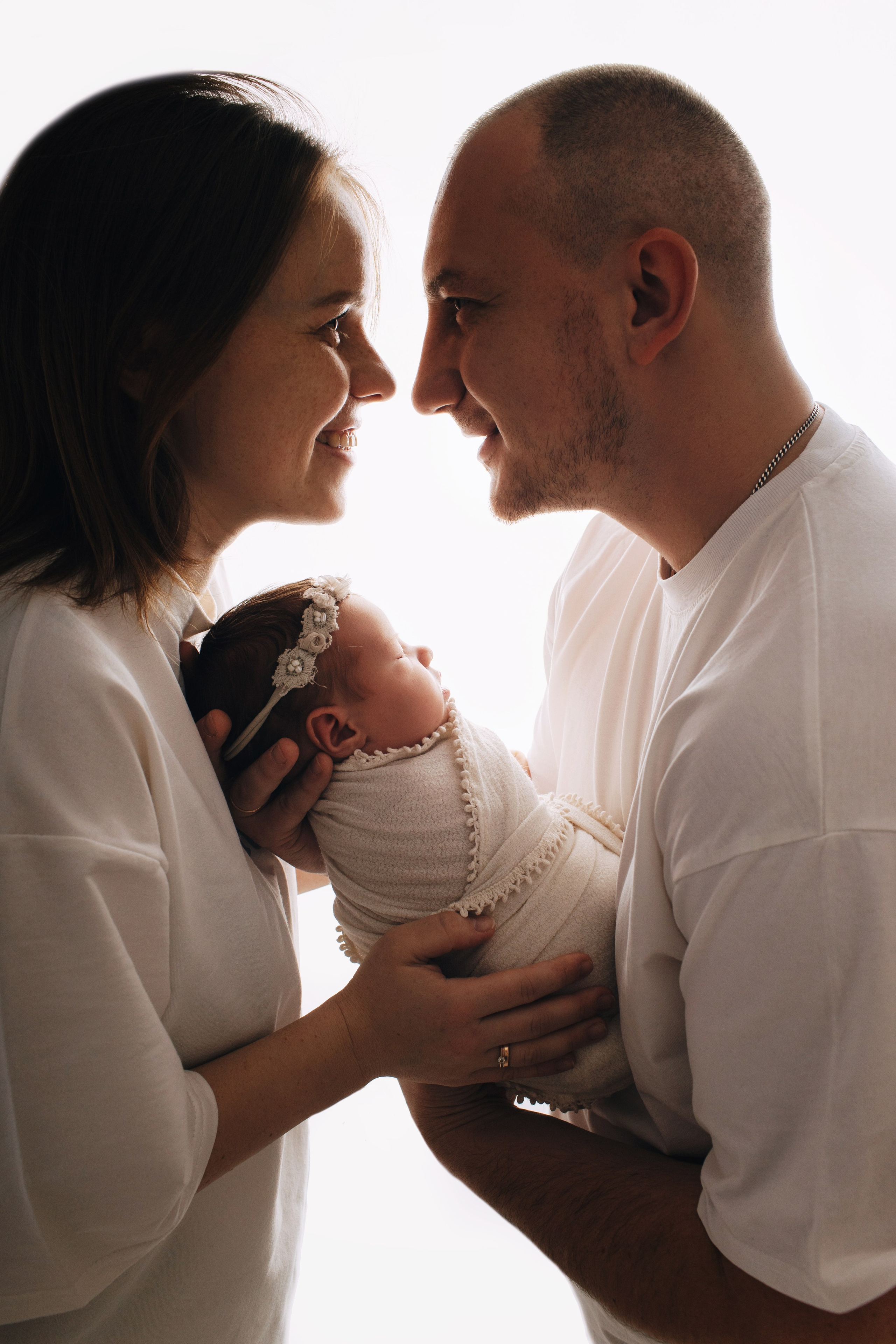 Newborn (фотосессия новорожденных). Фотостудия для новорожденных и малышей в Твери — На ручки