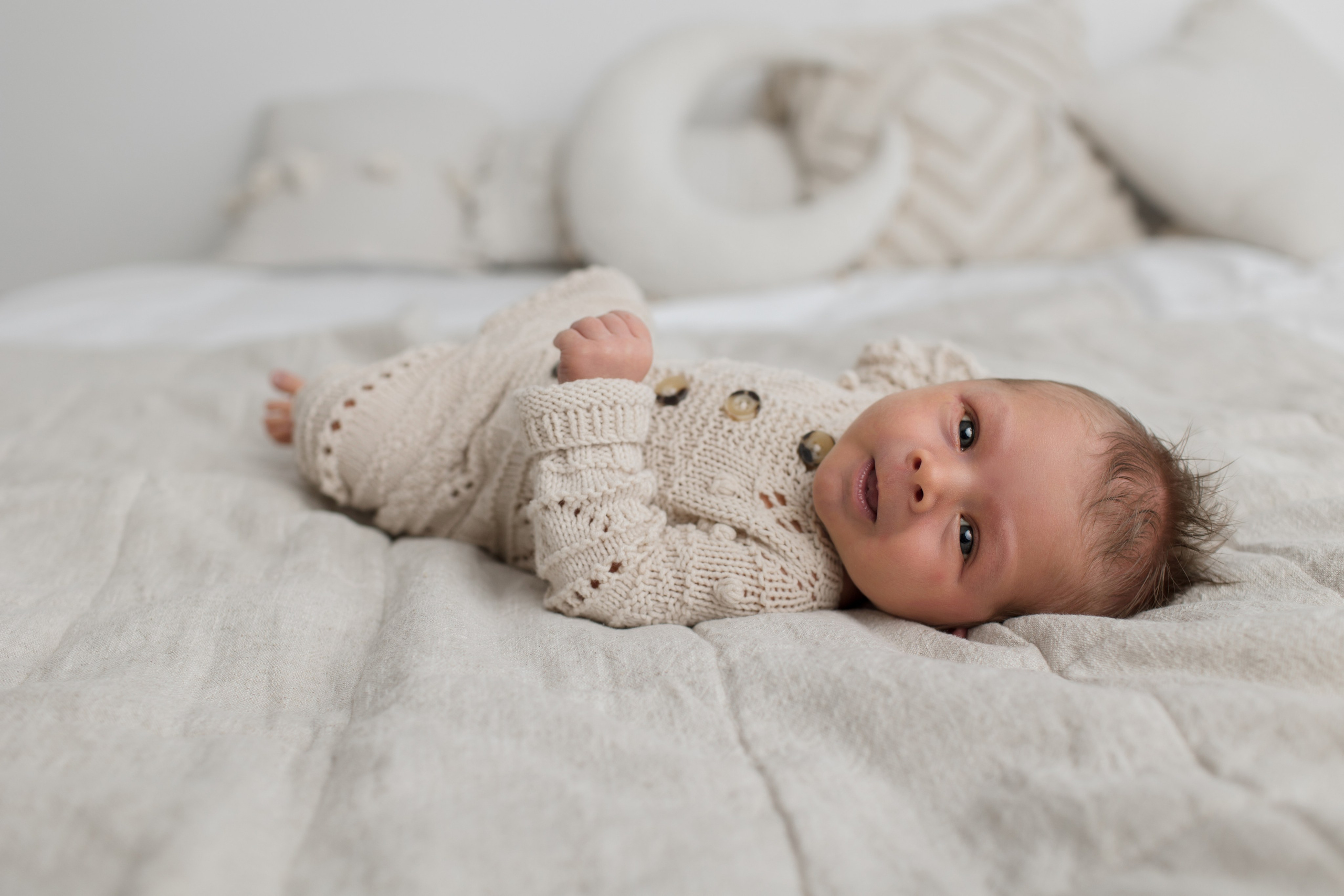 Newborn (фотосессия новорожденных). Фотостудия для новорожденных и малышей в Твери — На ручки