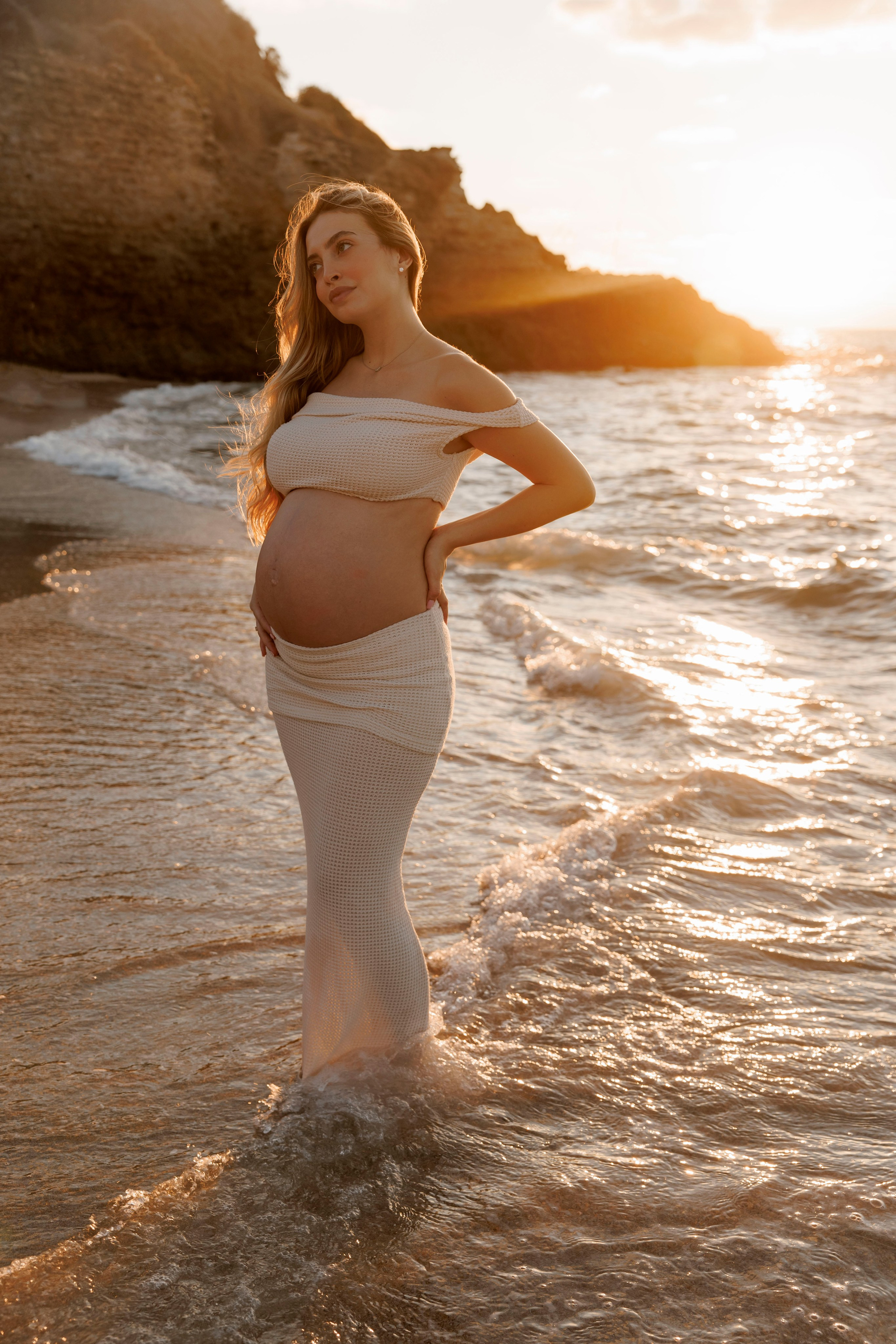 Pregnancy photoshoot near the sea. Wedding and family photographer