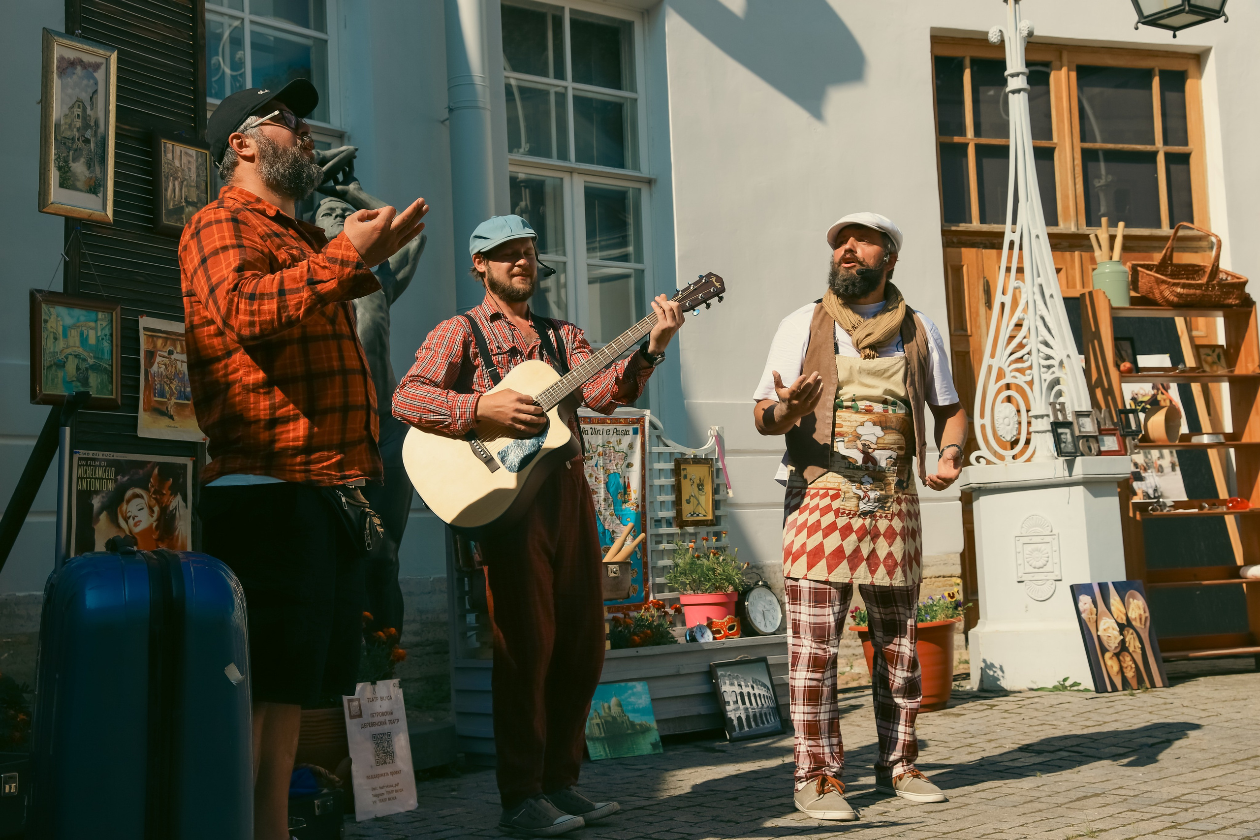 Театр Вкуса, Приключения итальянцев в России