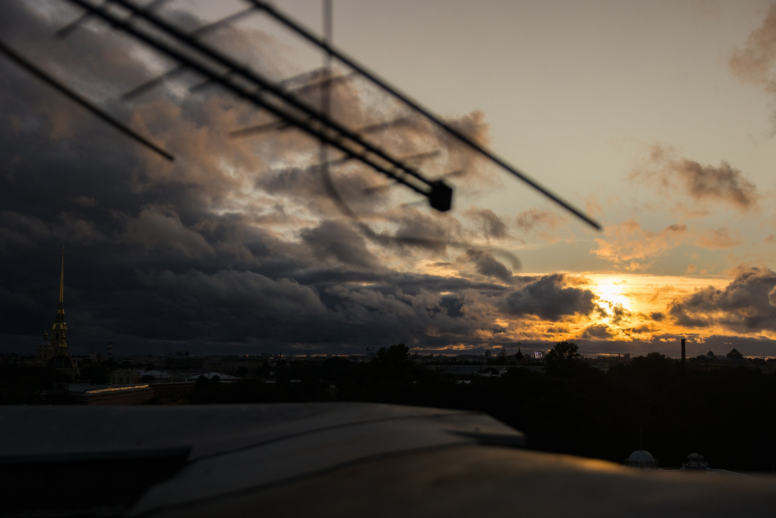 Над антеннами и проводами (Свадьба Ромы и Саши: Объект охраняется). Wed Photographers 📷 Saint Petersburg