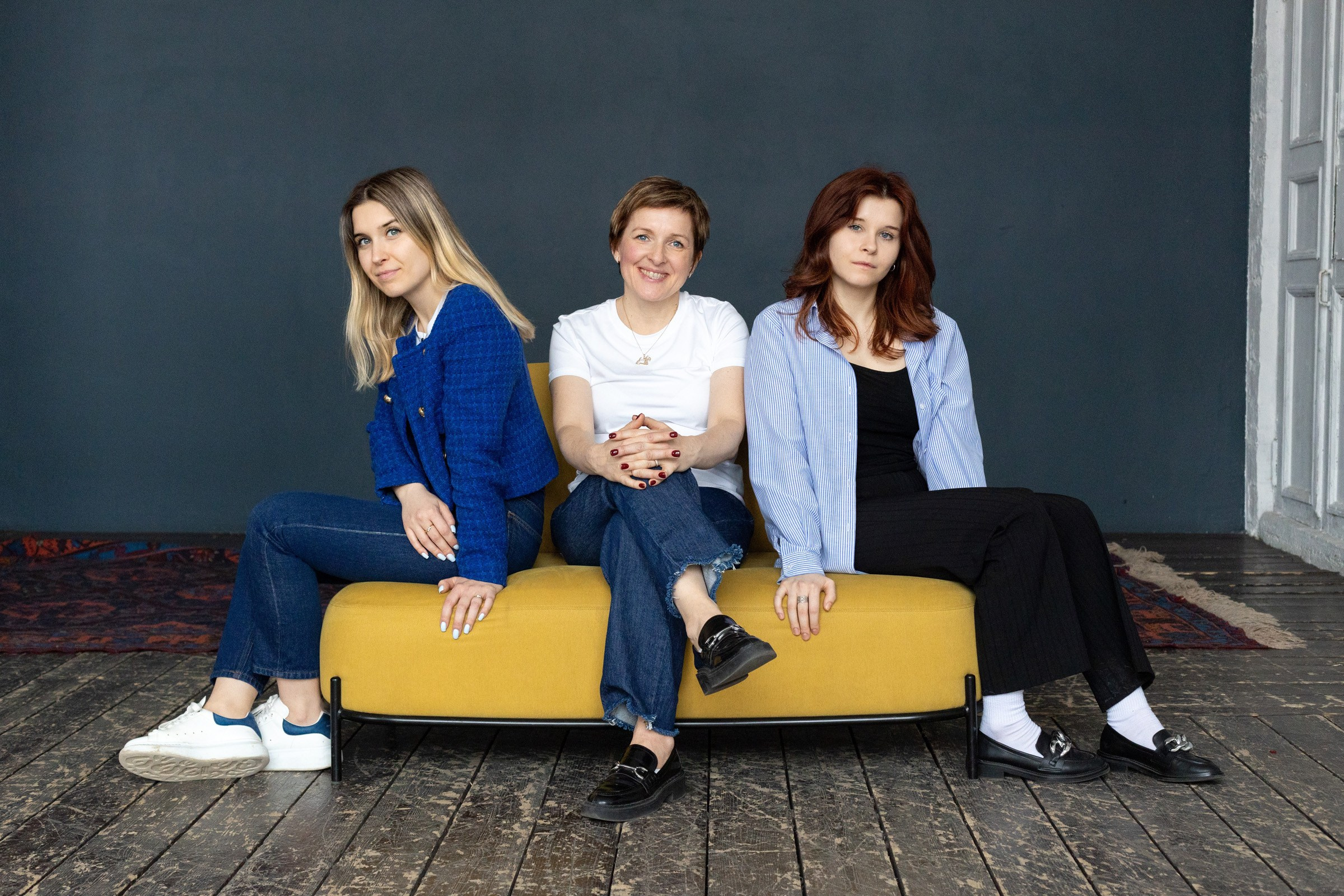 Дружная семья, студия. Семьи, портреты, школьные съемки. Фотограф Лагутина Елена. Москва