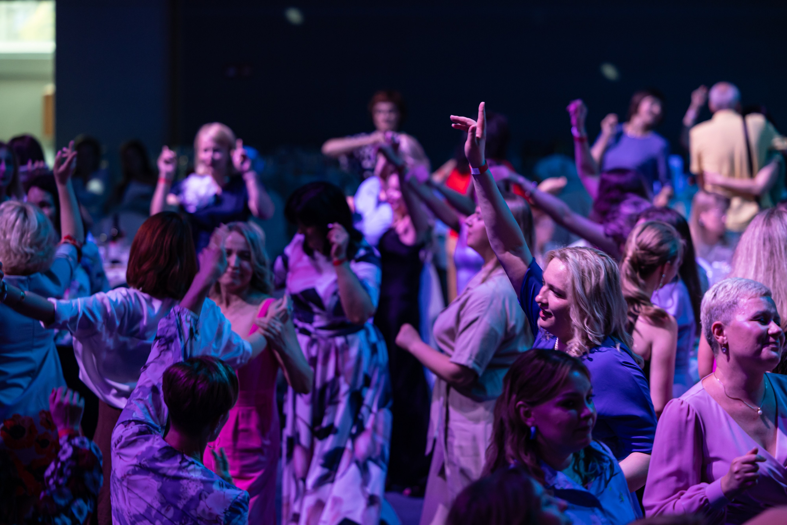 Оптик центр 25 лет. Фотограф свадебный, репортажный, индивидуальный, фото для маркетплейсов, брендов, автосалонов