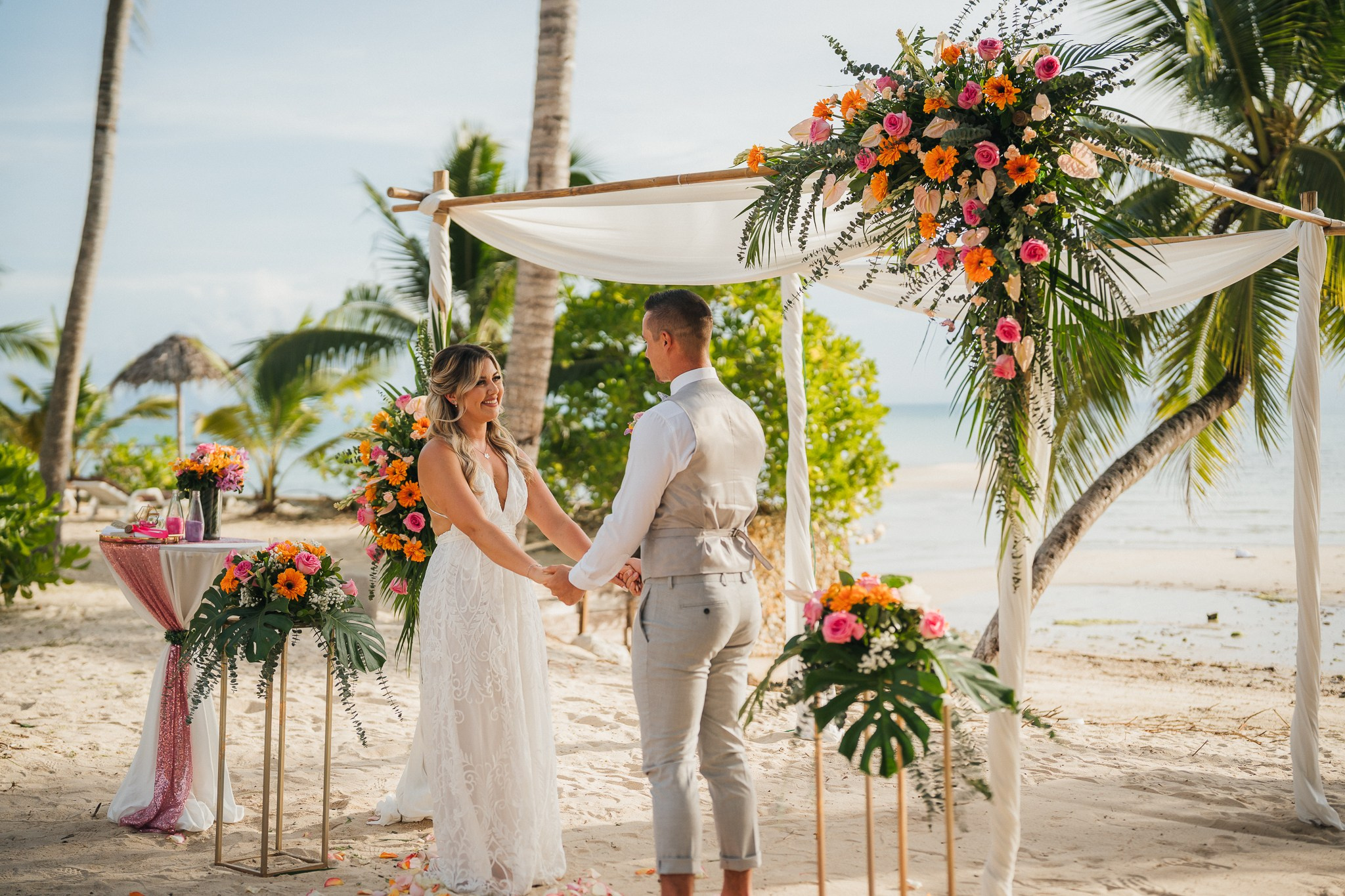 Mariage sur la plage. Mariage à Koh Samui, en Thaïlande. Whatsapp: +66 94 3 650 301