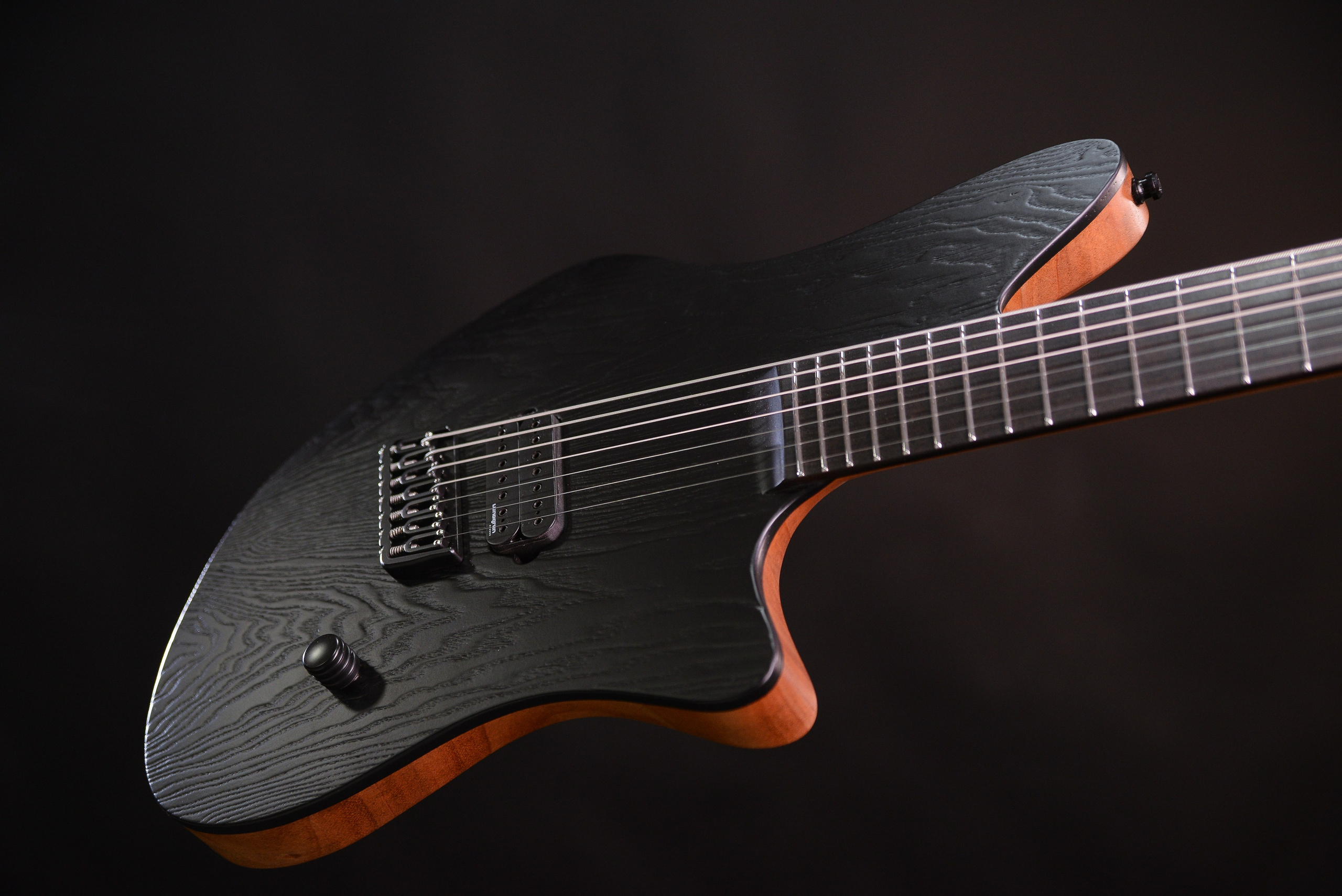 051 YAGA 7. Master of making guitars and basses to order