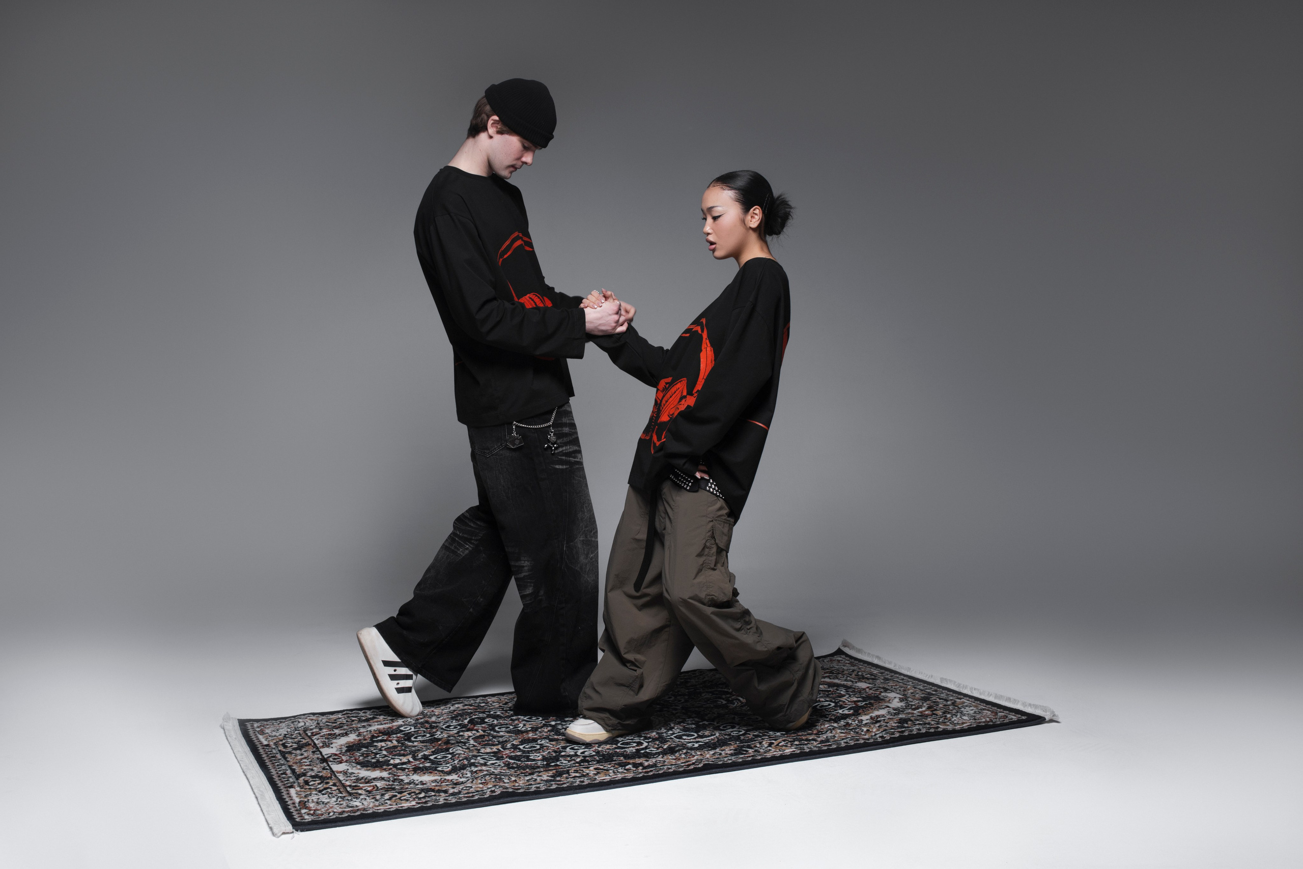 КАТАЛОГ | серый фон. RUNA production — стильные съемки для брендов