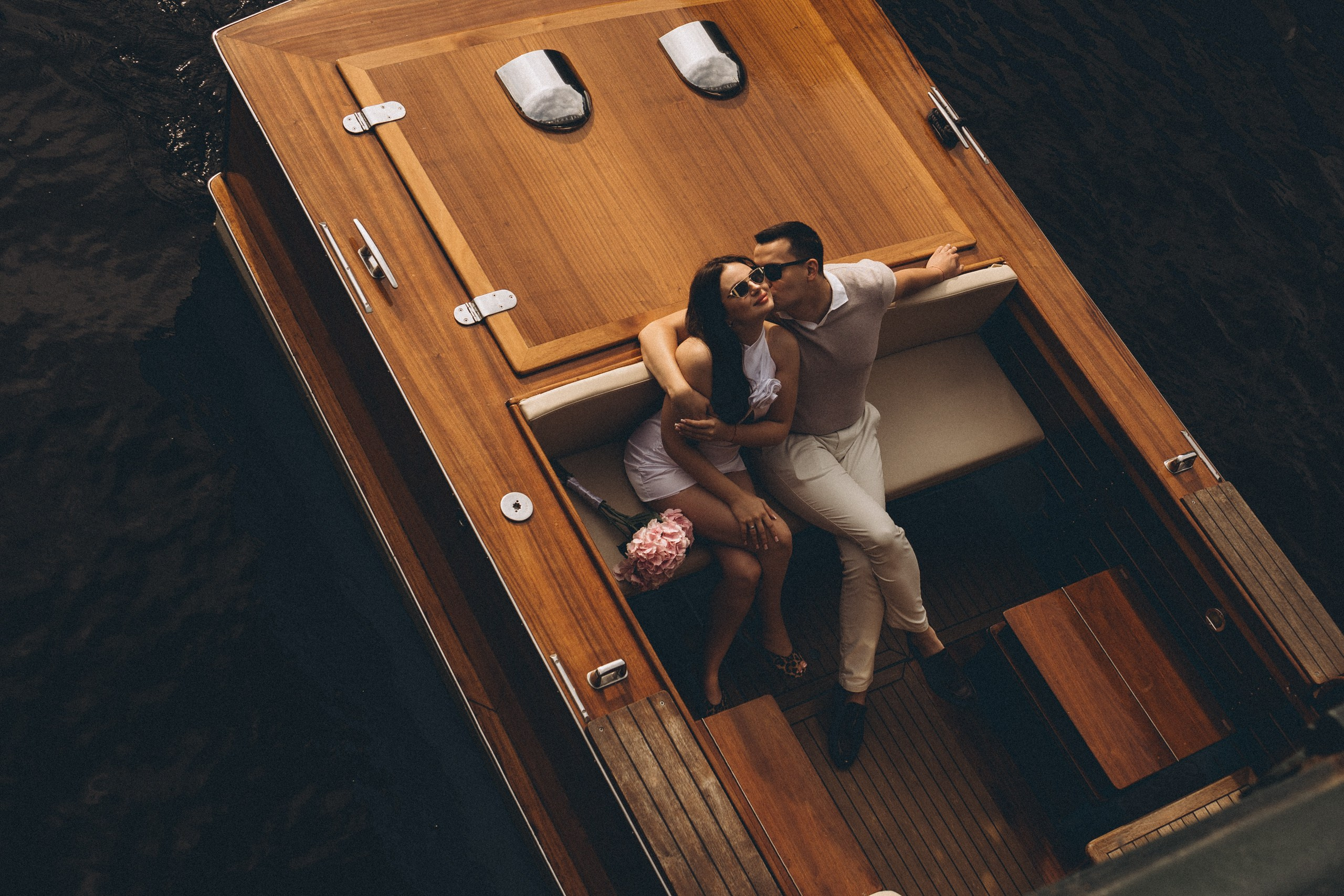 СВАДЕНБНАЯ СЬЕМКА НА КАТЕРЕ ПО КАНАЛАМ САНКТ-ПЕТЕРБУРГА И В АКВАТОРИИ НЕВЫ. Профессиональный фотограф, Санкт-Петербург — Виктория Богомолова