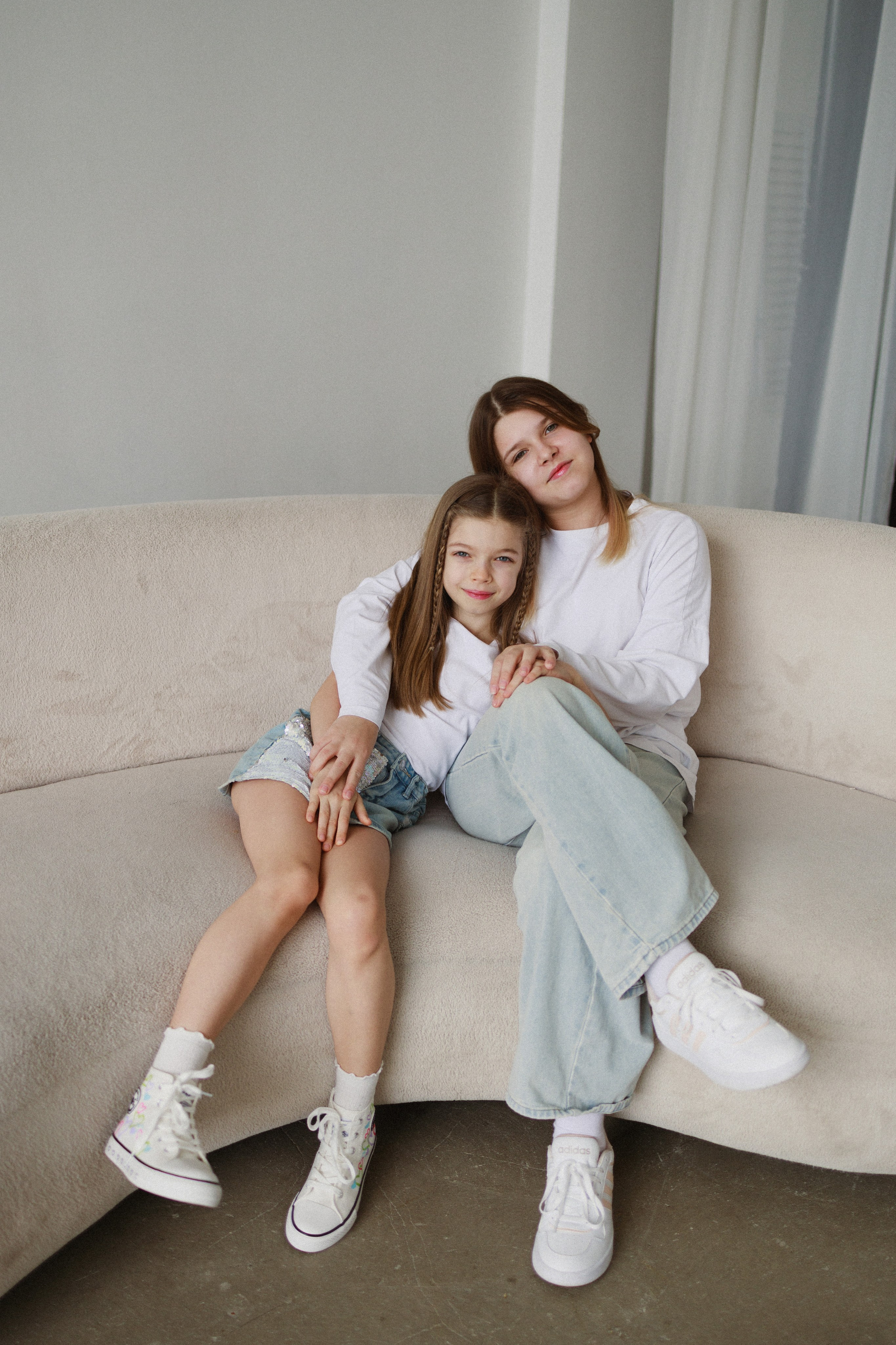 Семейная фотосессия сестричек. Семейный видеограф в Москве Элина Ладова
