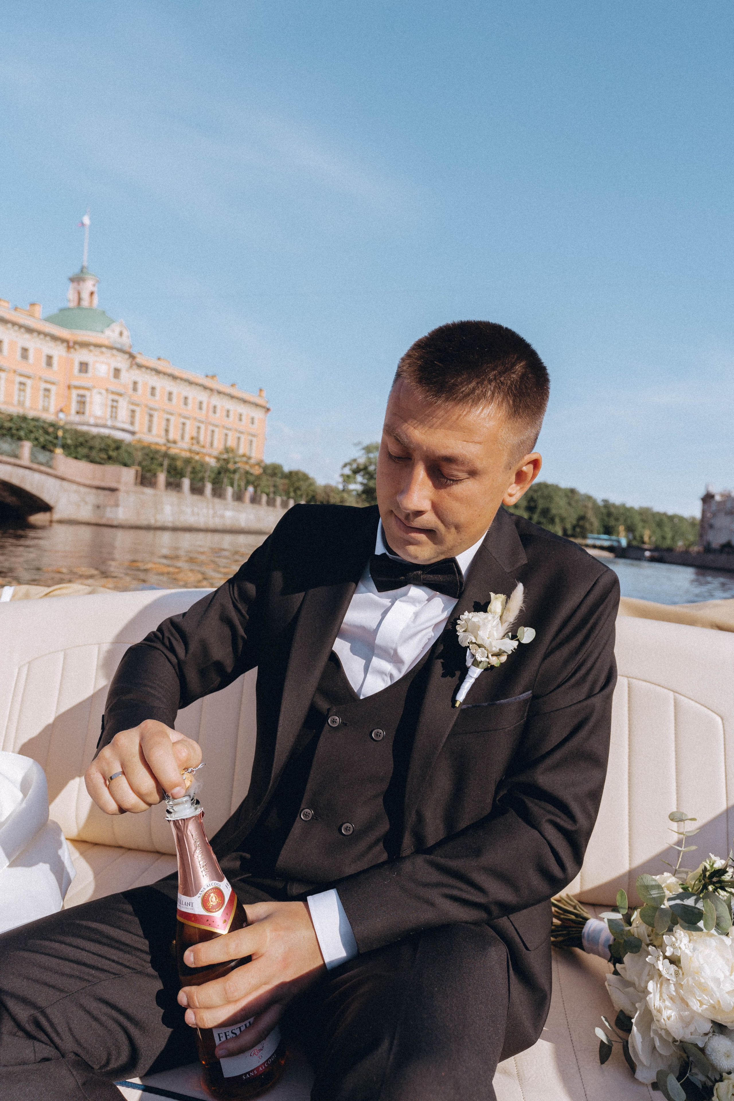 СВАДЕНБНАЯ СЬЕМКА НА КАТЕРЕ ПО КАНАЛАМ САНКТ-ПЕТЕРБУРГА И В АКВАТОРИИ НЕВЫ. Профессиональный фотограф, Санкт-Петербург — Виктория Богомолова