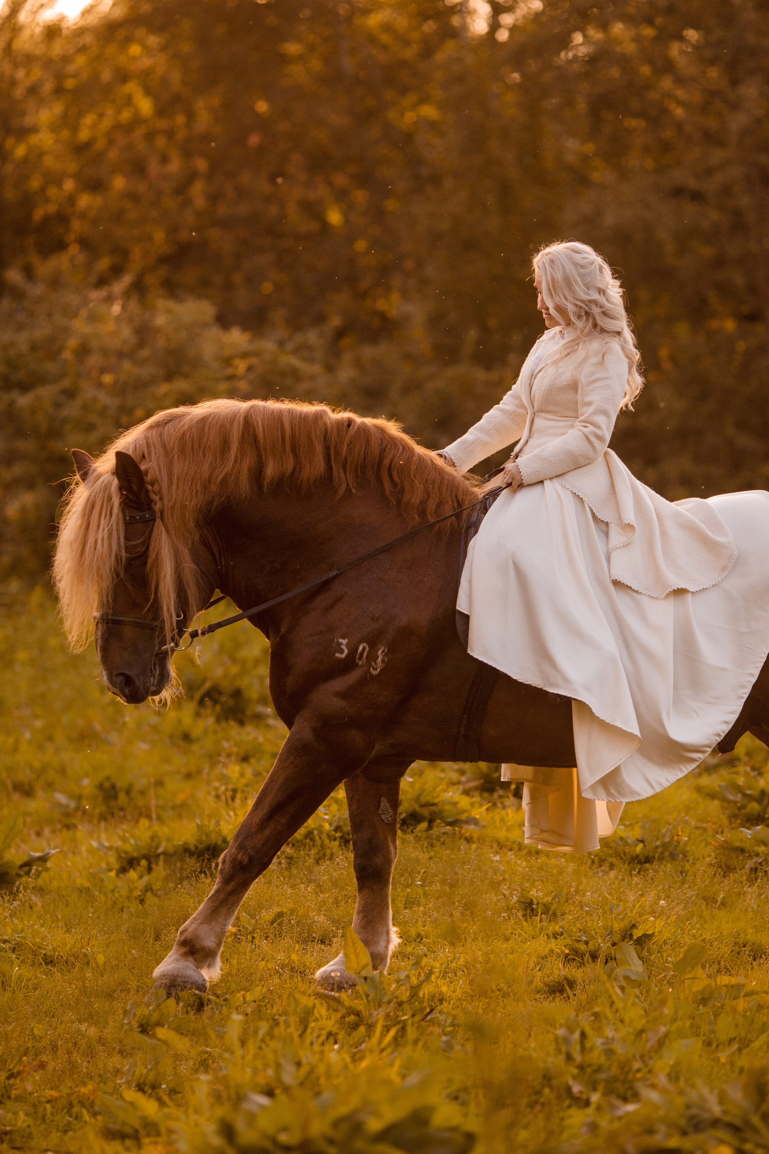 Осенняя фотосессия в костюме амазонка